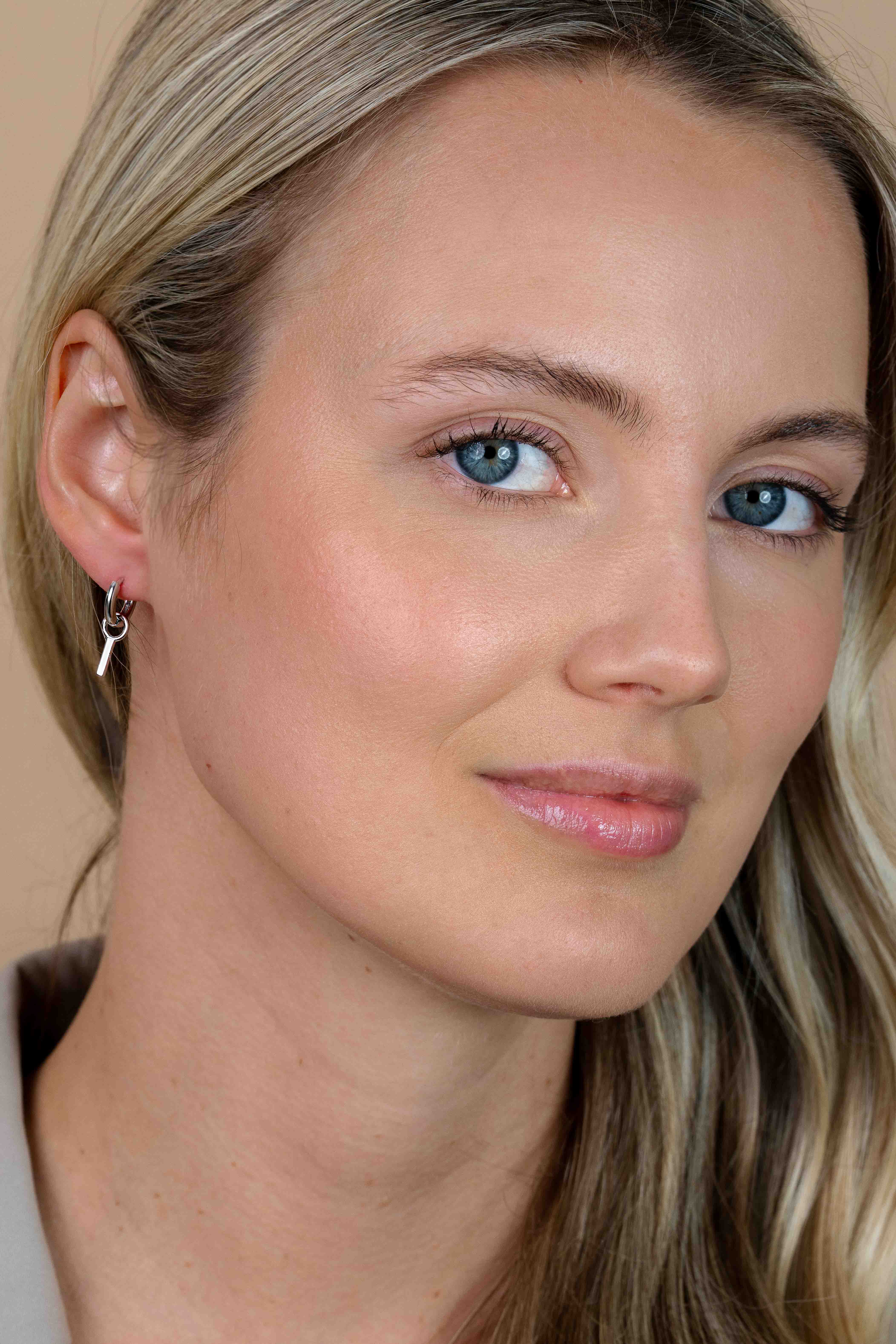 ZINZI silberner Buchstabe Ohranhänger I Preis pro Stück ZICH2144I