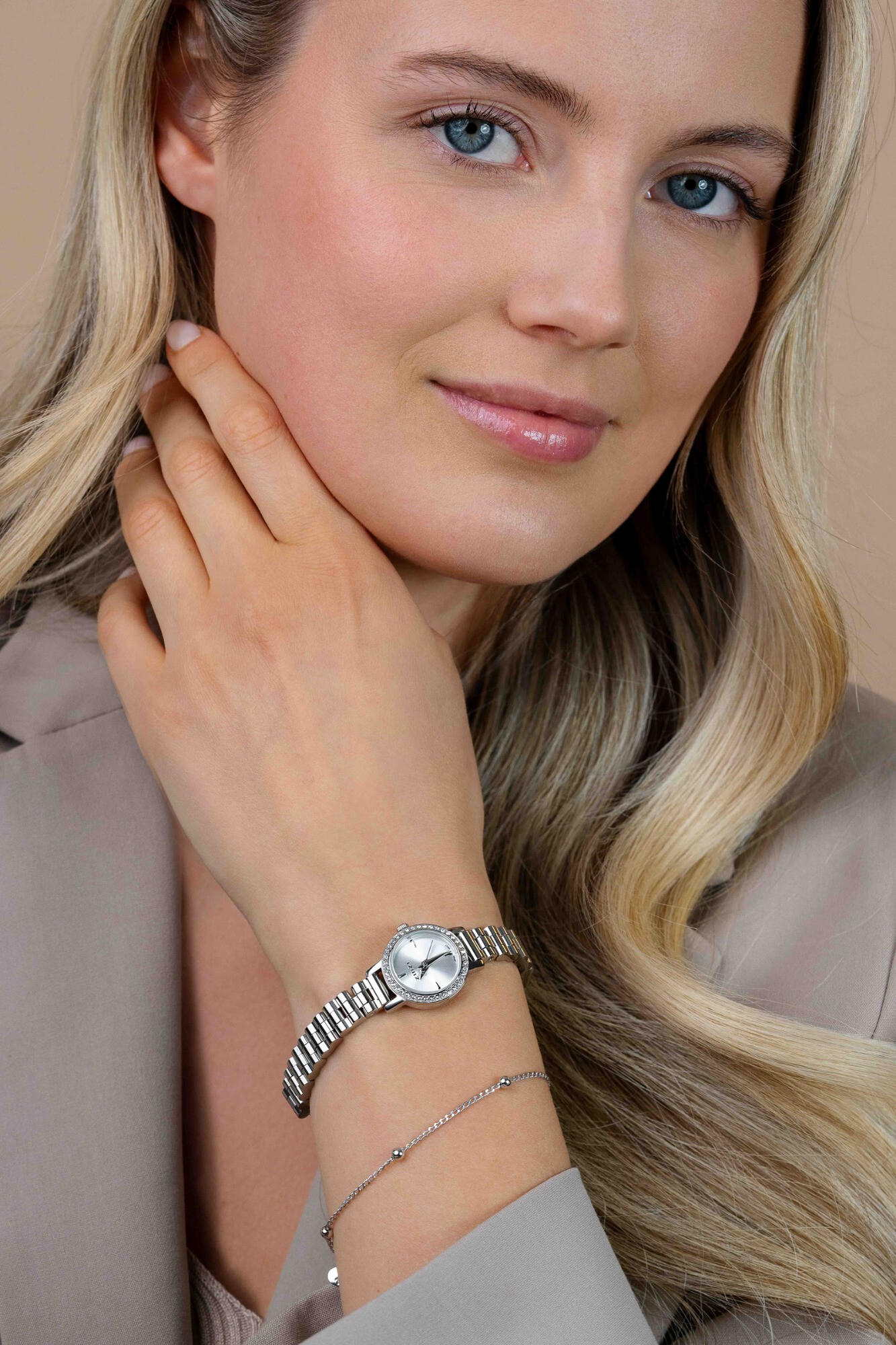 ZINZI Etoile Uhr 20mm Silber-Sunray Zifferblatt Silberfarbige Stahlgehäuse rundum besetzt mit  weißen Kristallen und Silverfarbige Armband ZIW3202