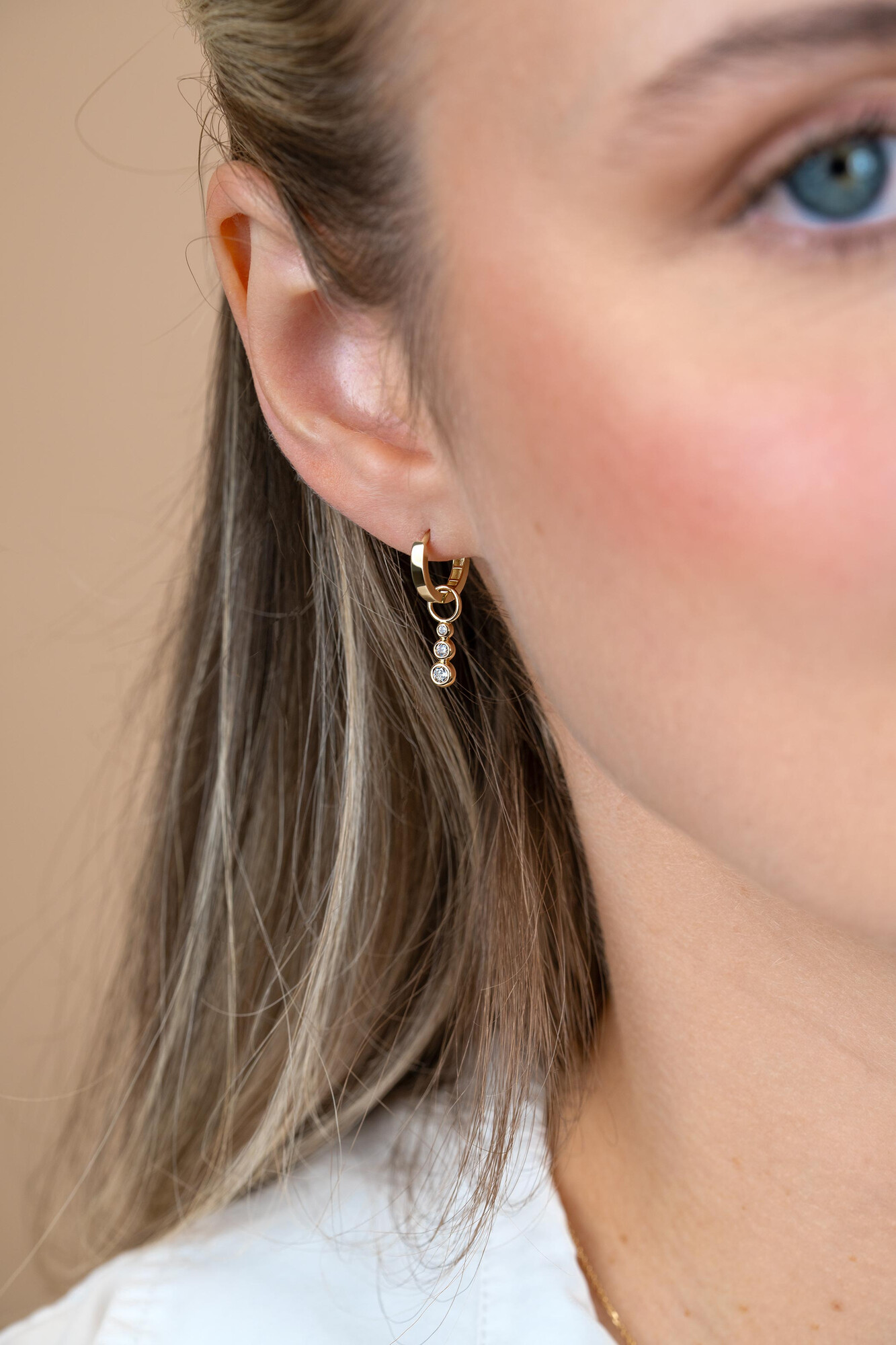 ZINZI GOLD oorbedels 3x zirc.aflopend in kastje