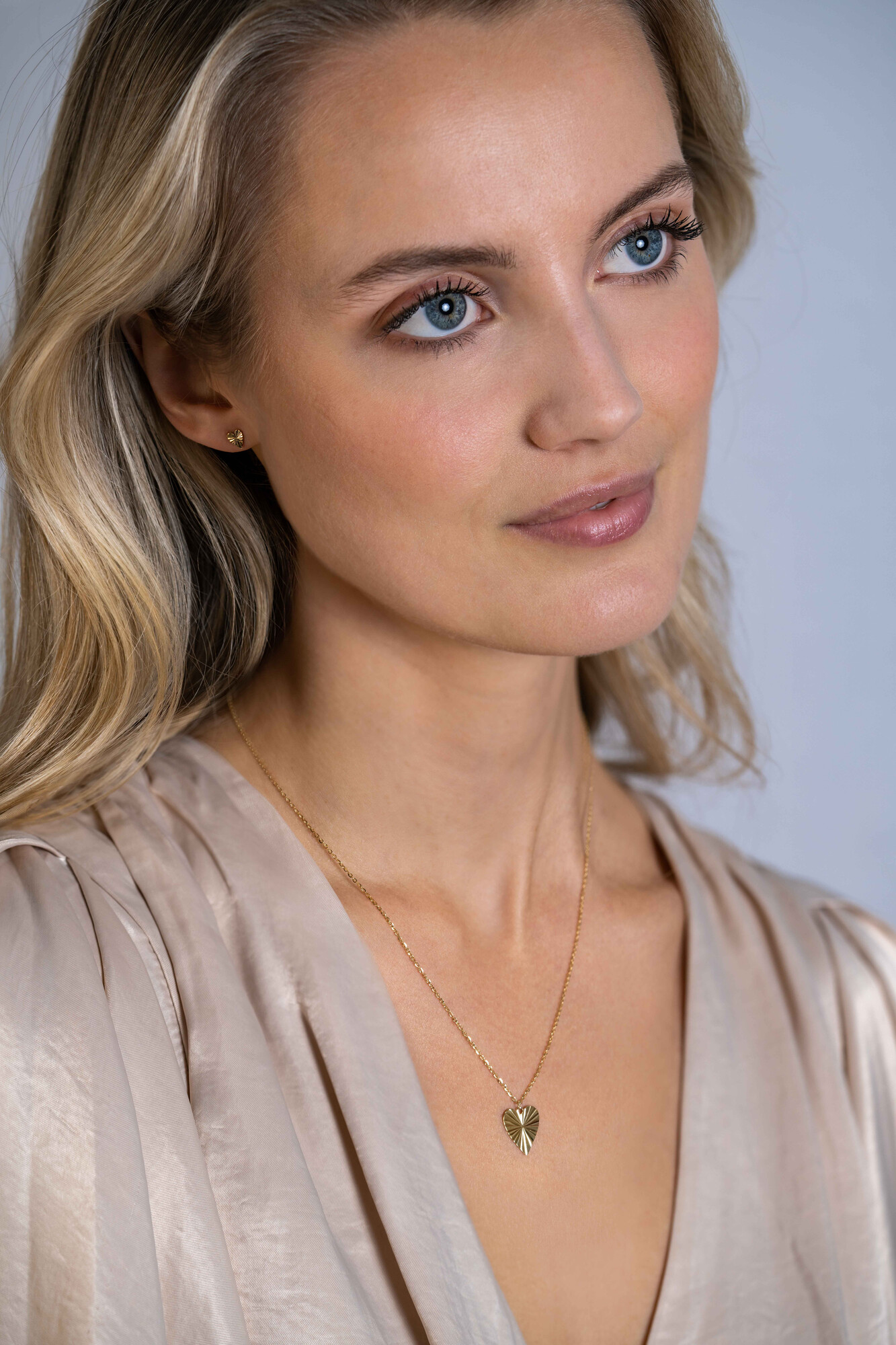 ZINZI GOLD oorknopjes hart gediamanteerd 5.5mm