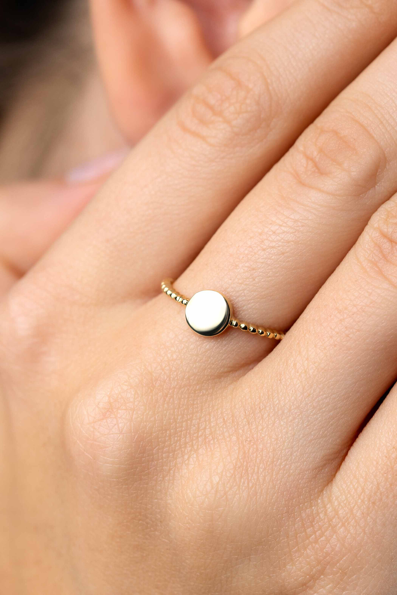 ZINZI GOLD ring bolletjes scheen/rond plaatje m.58