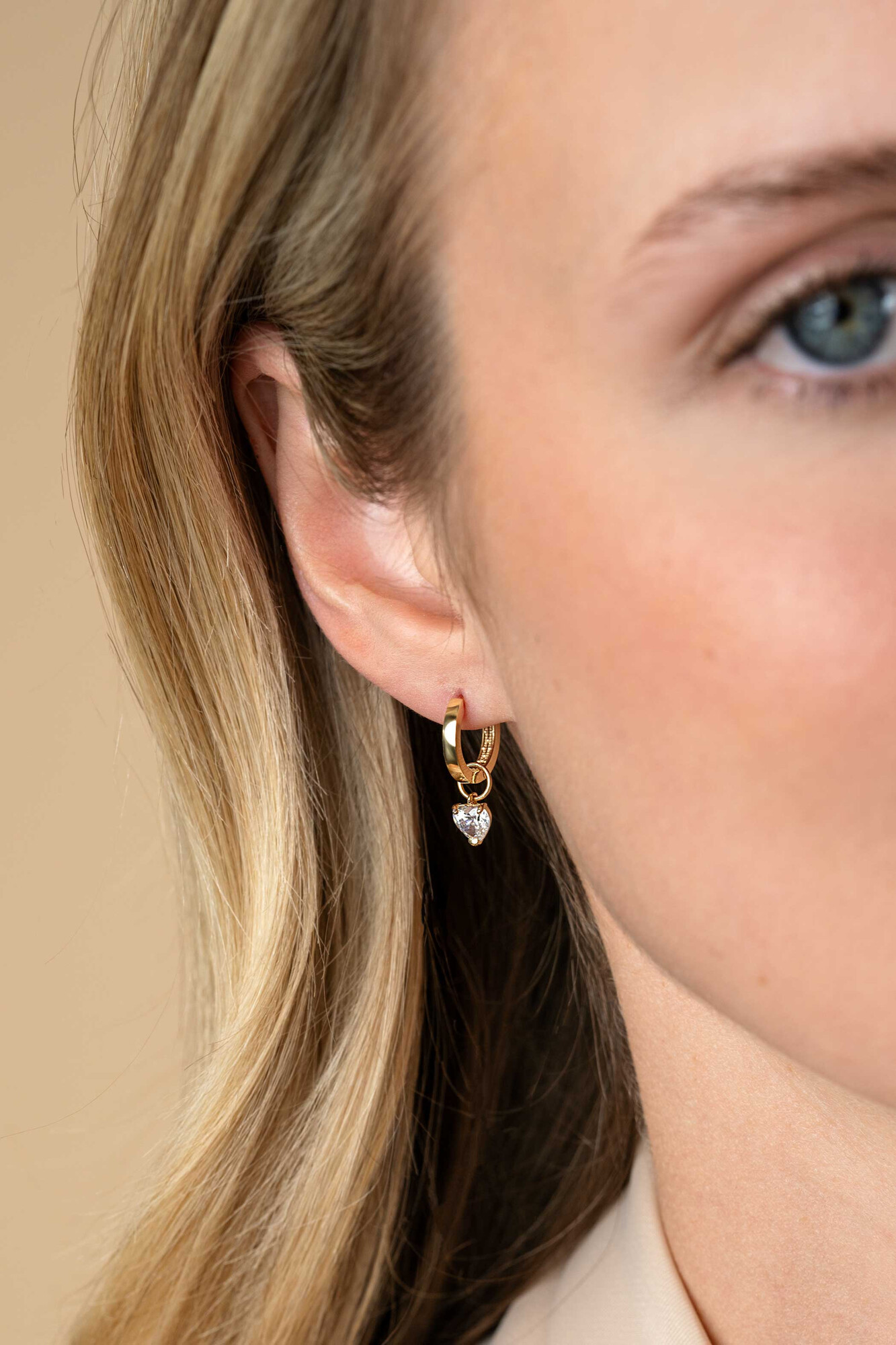 ZINZI GOLD oorbedels hartvorm zirconia 5mm