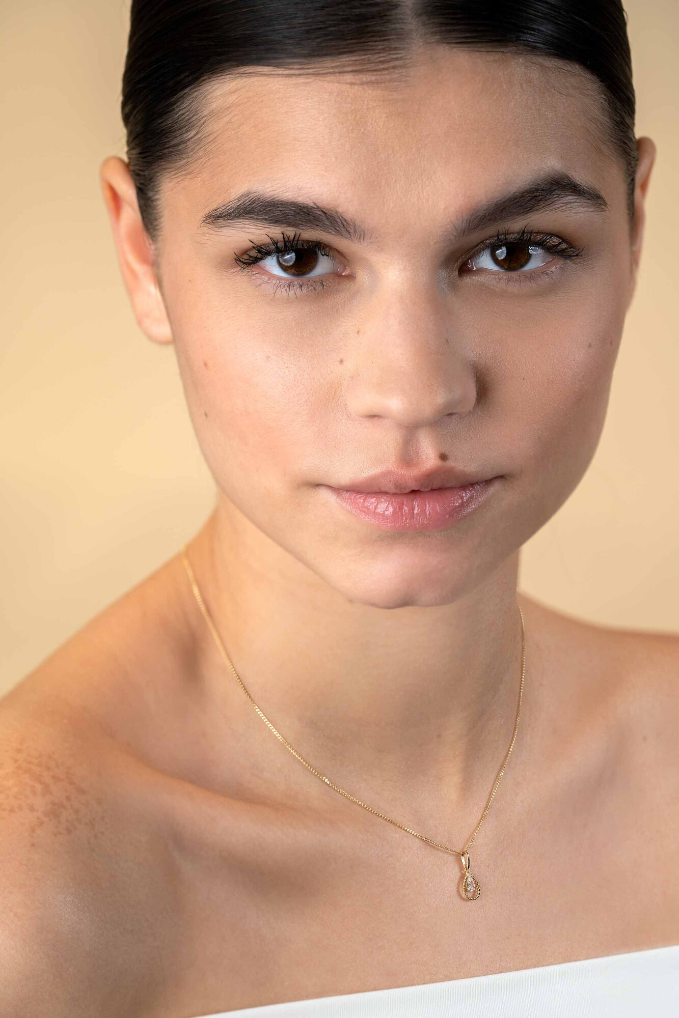 ZINZI GOLD hanger druppel gedraaid met peer zirc.