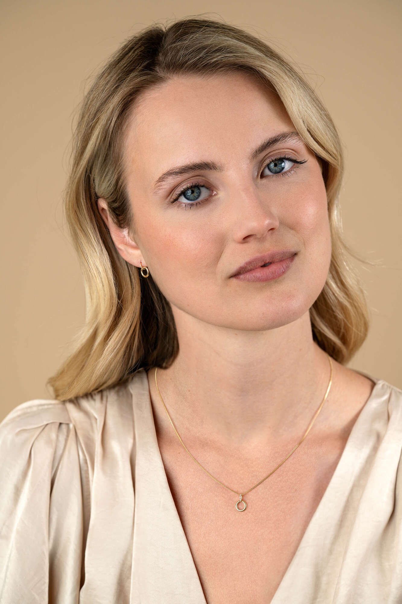 11mm ZINZI Gold 14kt goldene runde Ohrstecker, deren Spitze mit weißen Zirkonias besetzt ist ZGO512