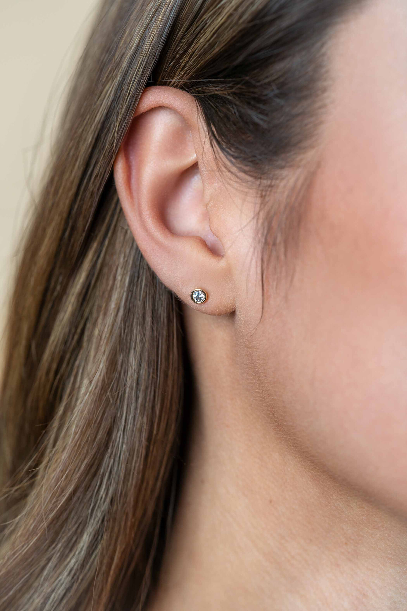 ZINZI GOLD oorknopjes in gladde zetting 4mm