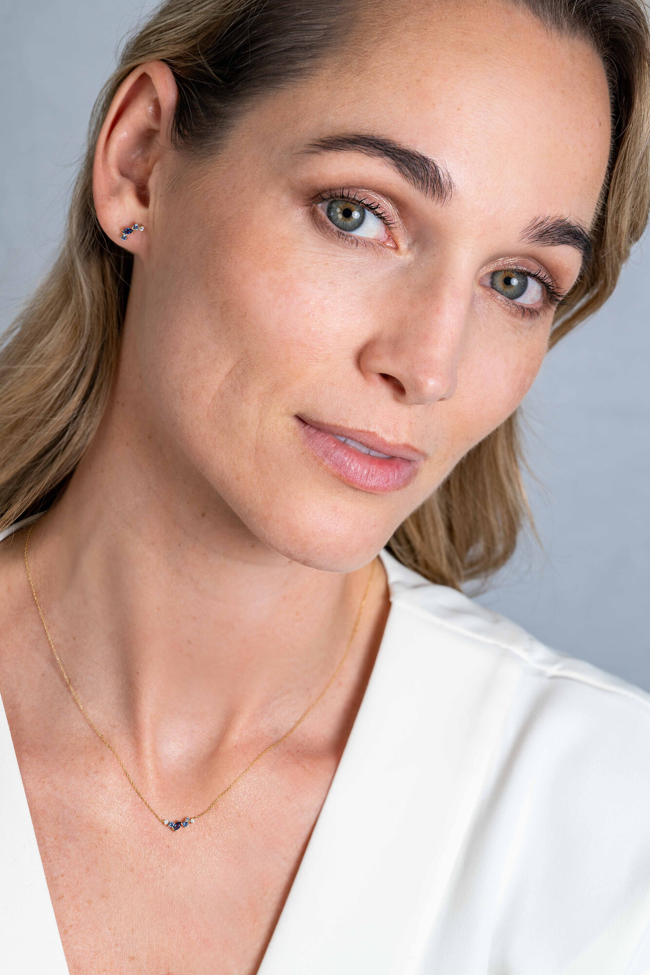 ZINZI GOLD collier met witte en blauwe zirc.ertussen