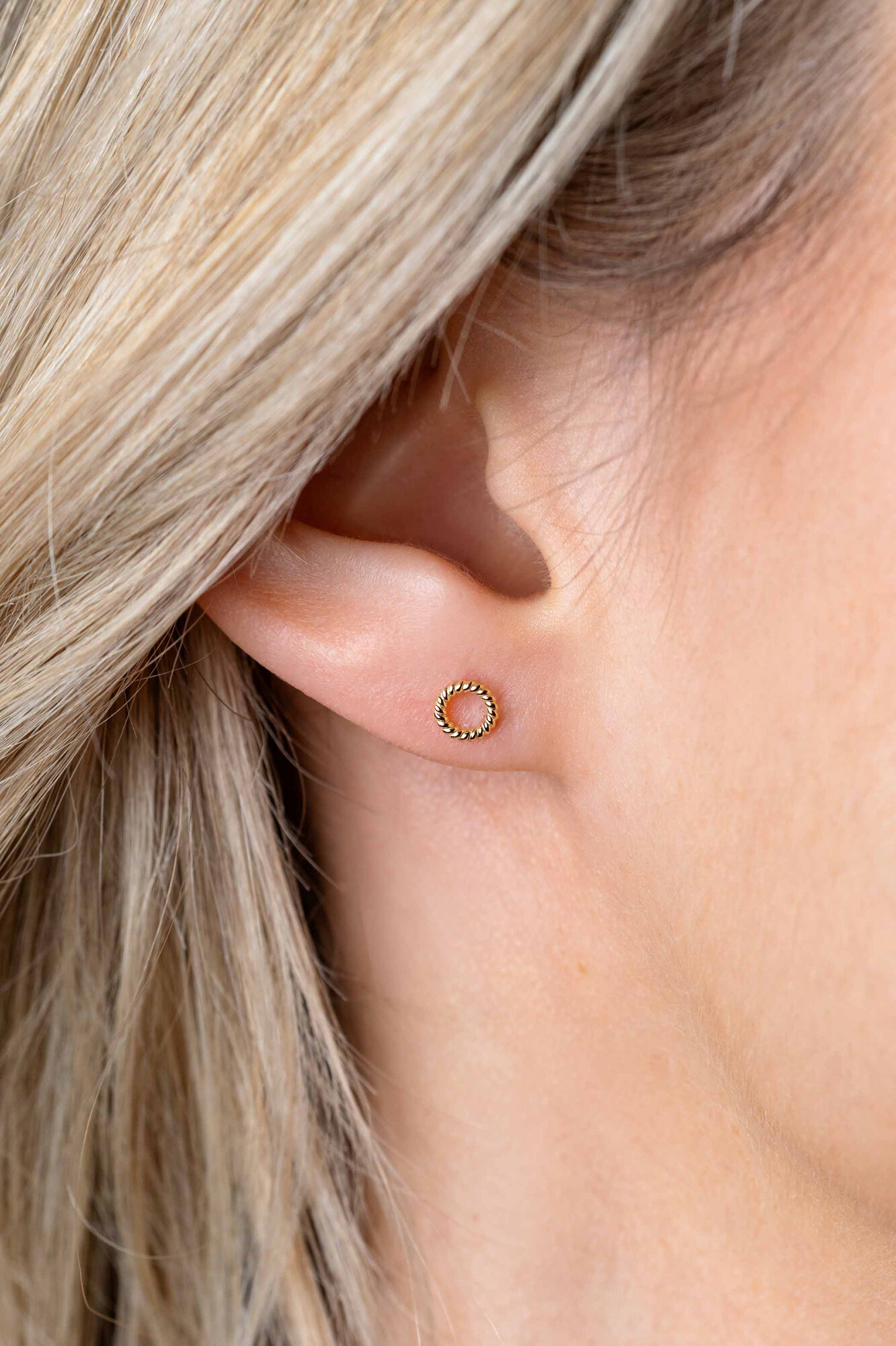 ZINZI GOLD oorknopjes open rond gedraaid 4.9mm