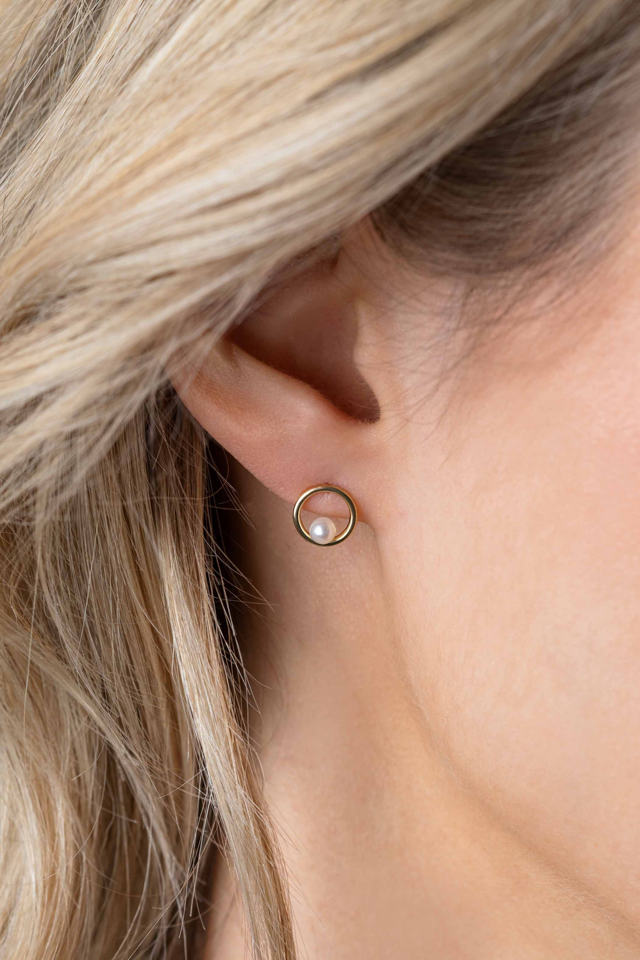 ZINZI GOLD oorknopjes rond open met parel 8mm