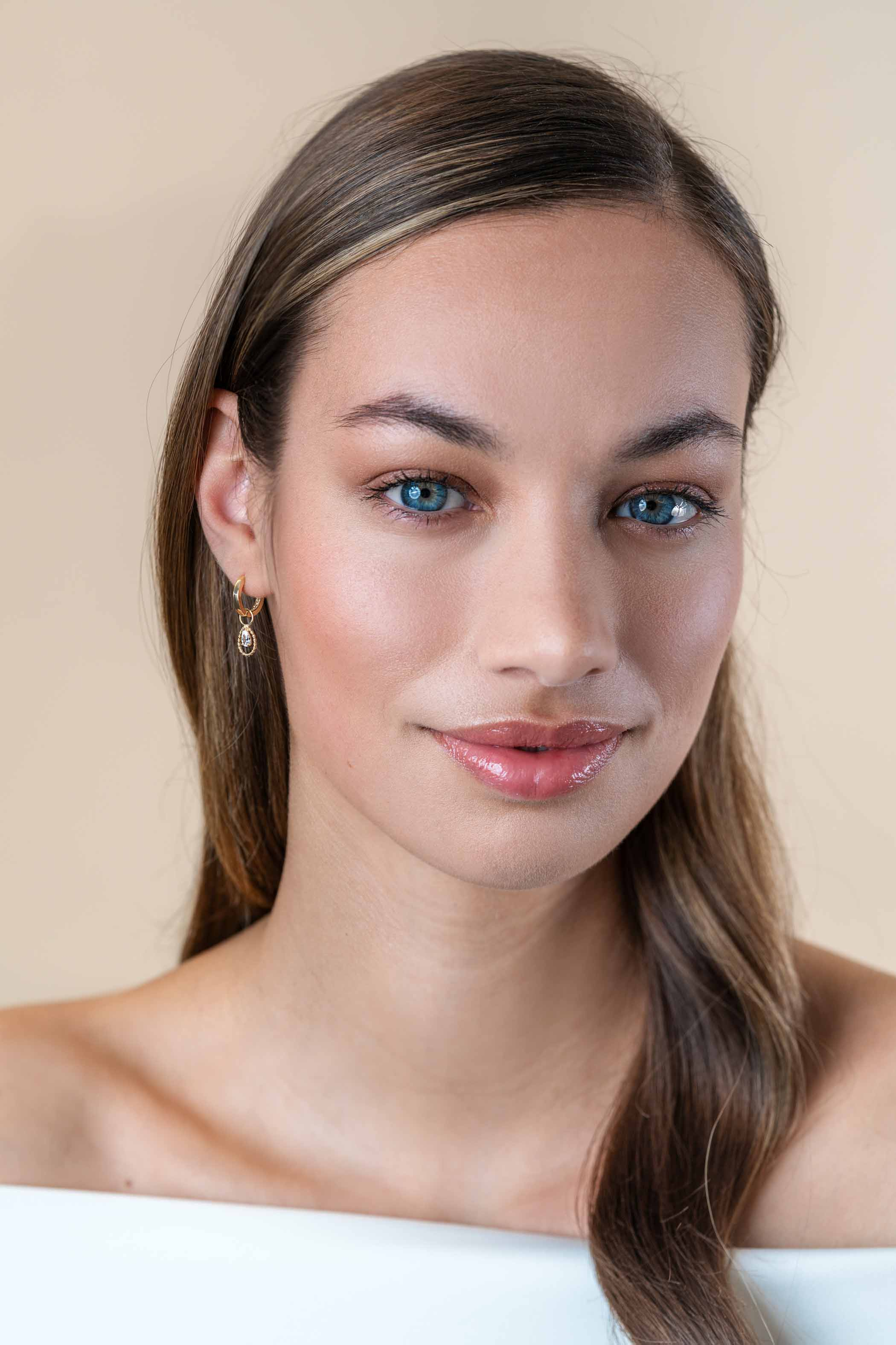 ZINZI GOLD oorbedels druppel gedraaid en peer zirc.