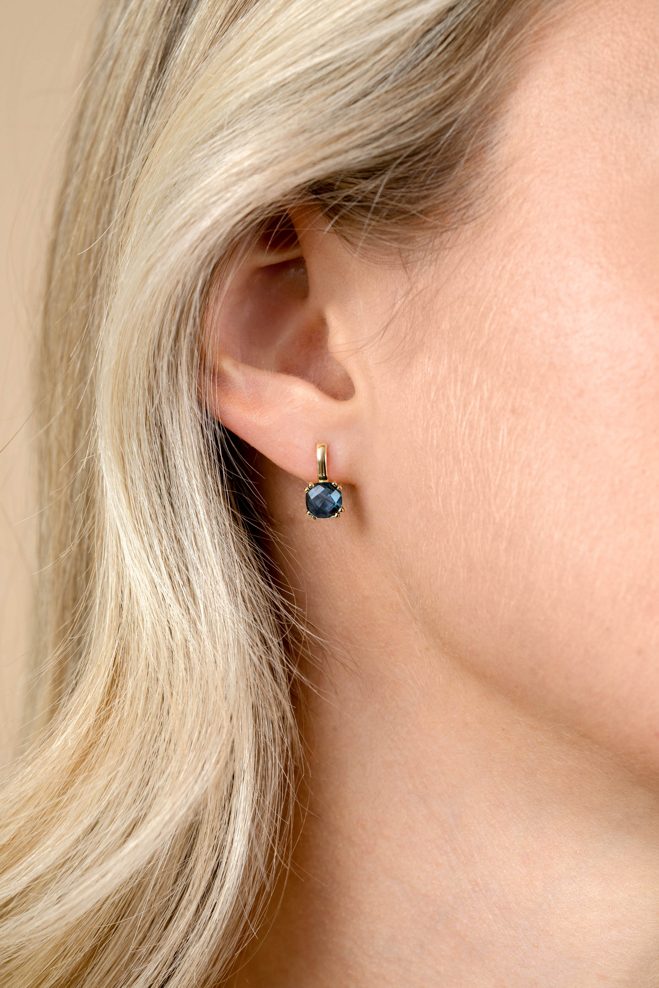 13mm ZINZI Gold 14kt goldene Schmuckstücke mit quadratischem Farbstein in 6,5mm, besetzt mit London-Topas ZGO537