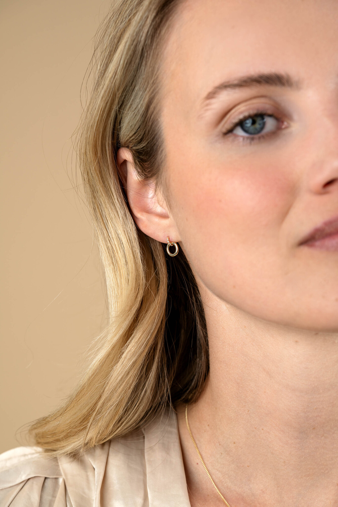 11mm ZINZI Gold 14kt goldene runde Ohrstecker, deren Spitze mit weißen Zirkonias besetzt ist ZGO512