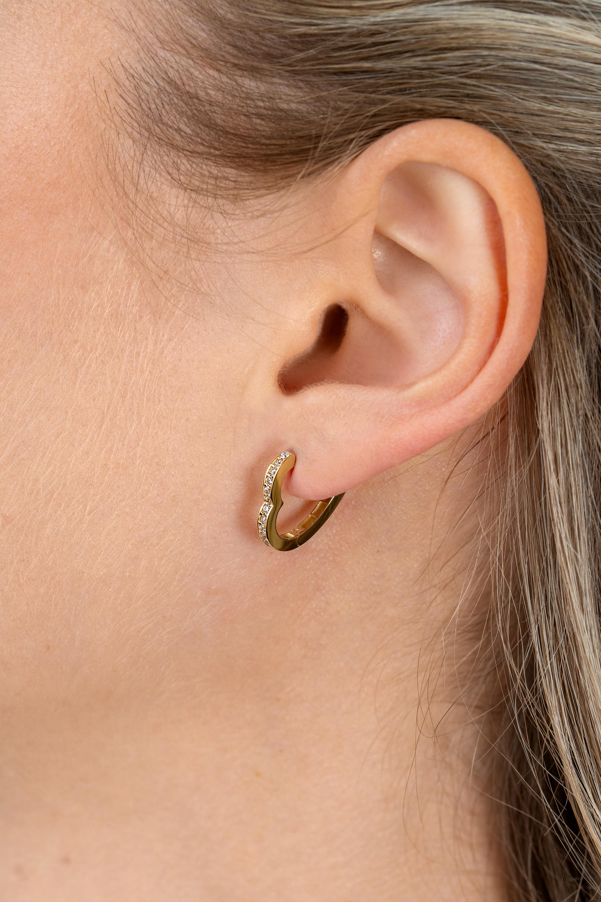 ZINZI GOLD klapcreolen in hartvorm zirconia's 15x2