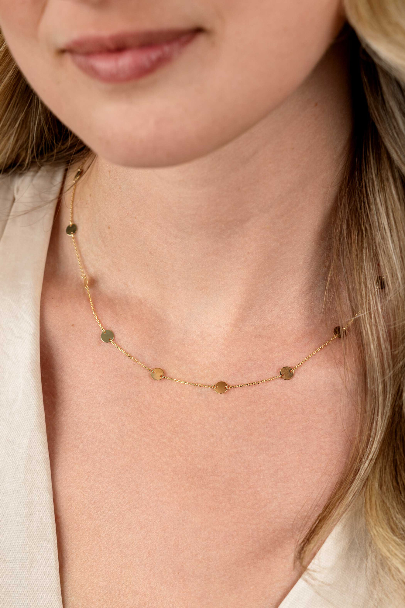 ZINZI Gold 14 Karat goldene Kette mit zarten Jasseron-Gliedern und neun runden glatten Plättchen, 5mm breit, 42-45cm ZGC503
