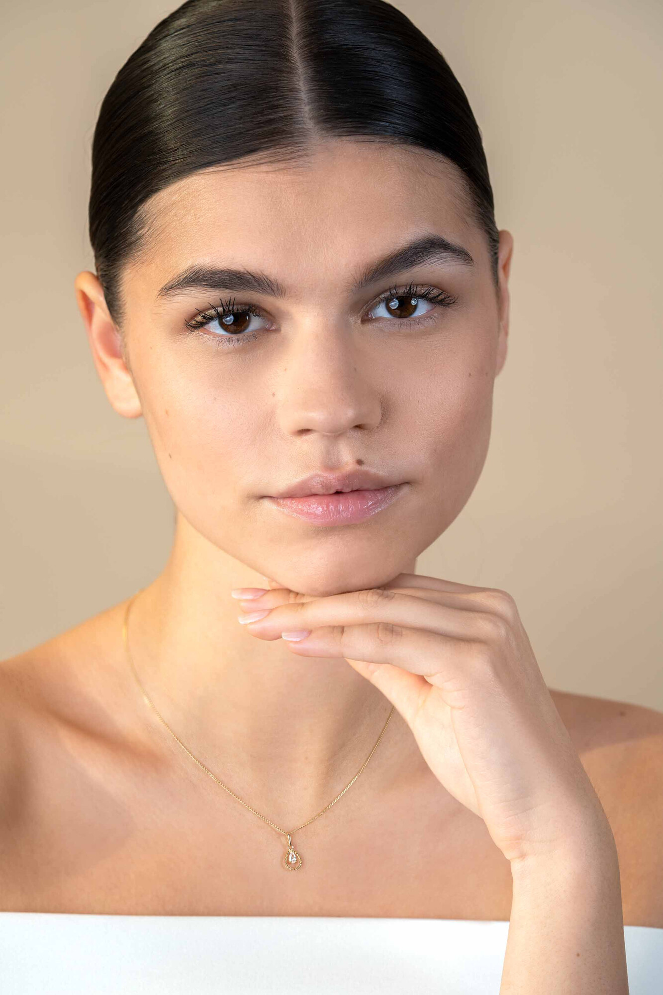 ZINZI GOLD hanger druppel gedraaid met peer zirc.