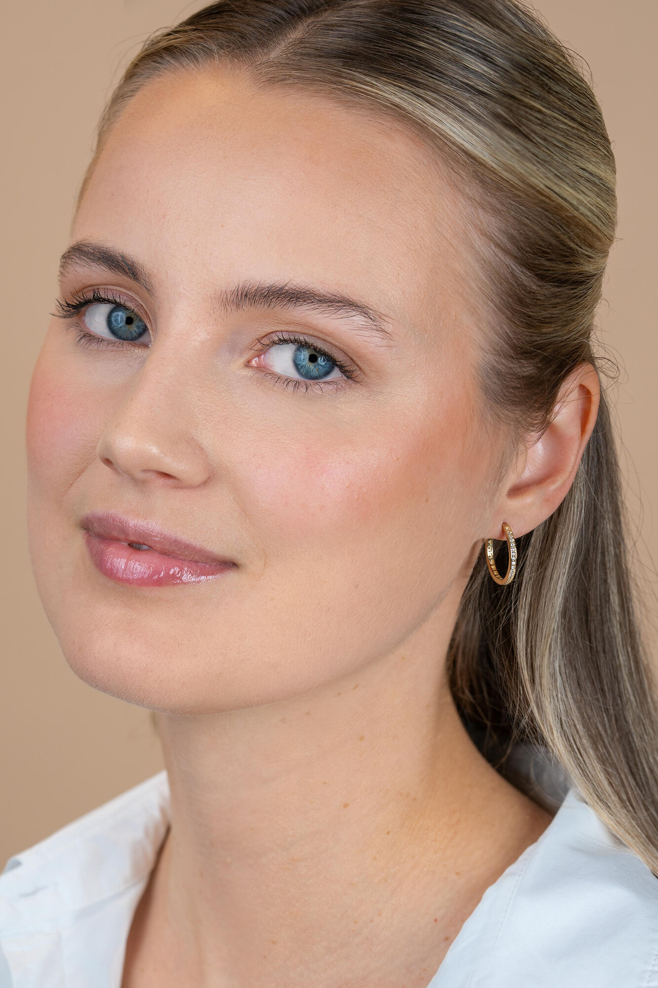 ZINZI GOLD klapcreolen geheel bezet zirc.19x2mm