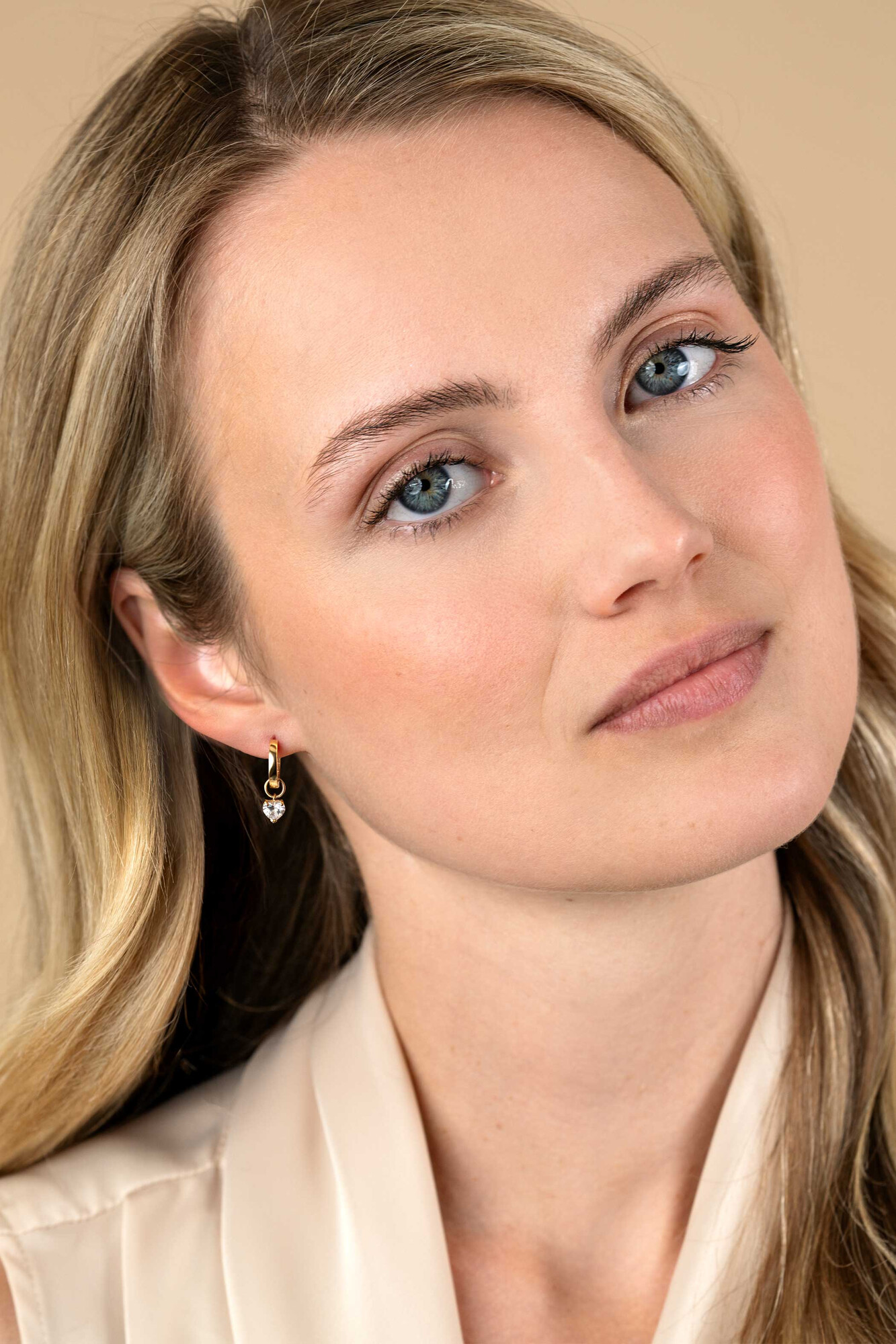 ZINZI GOLD oorbedels hartvorm zirconia 5mm