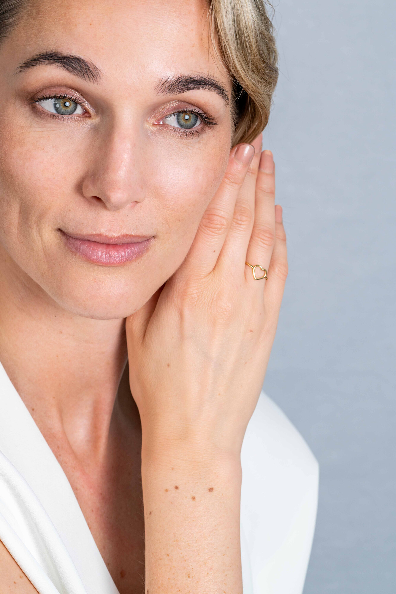 ZINZI Gold ring met open hartvorm mt. 58