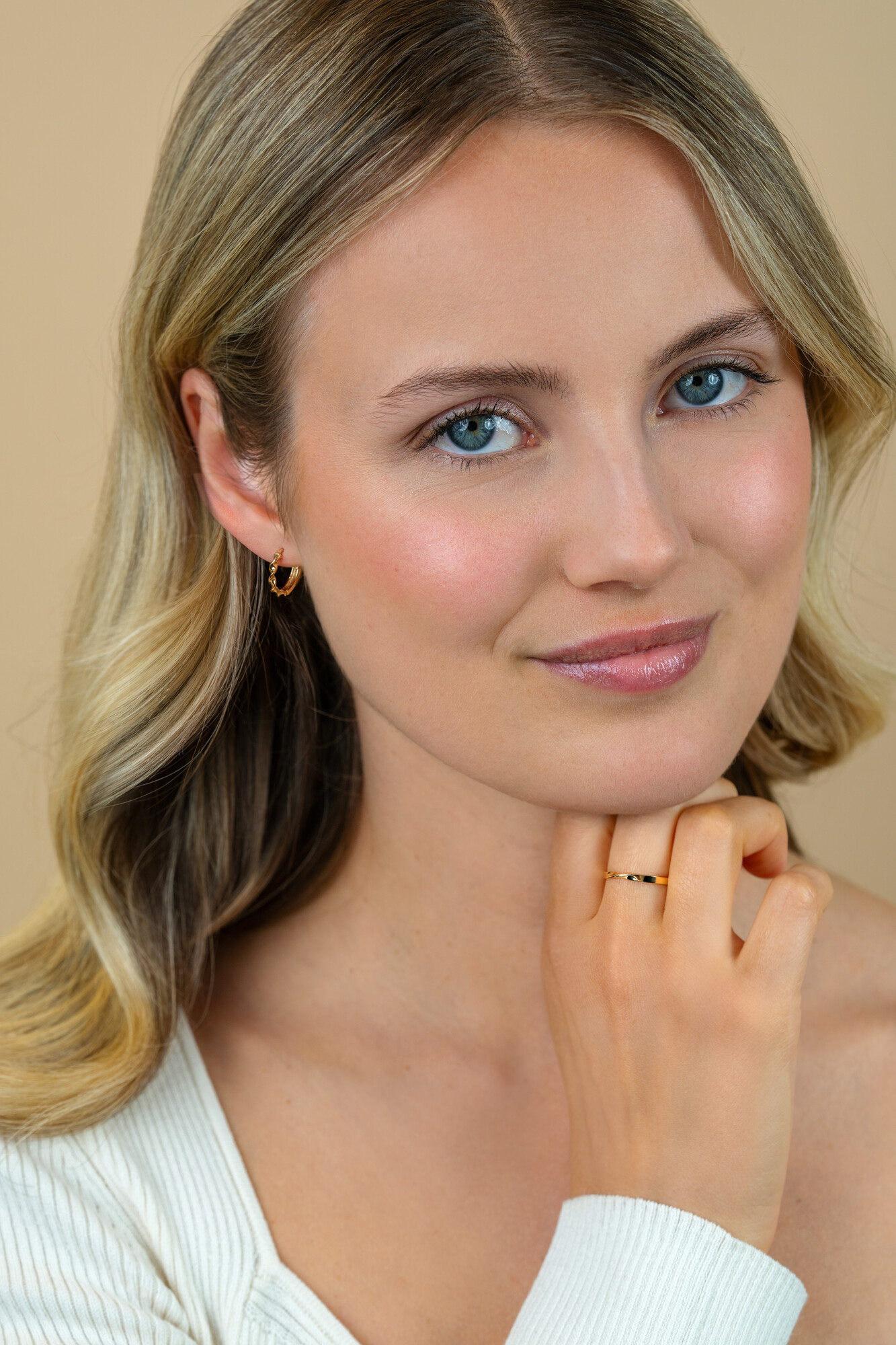 13mm ZINZI Gold 14kt goldene Creolen mit gedrehtem Rohr und luxuriösem Klappverschluss 13x2mm ZGO525