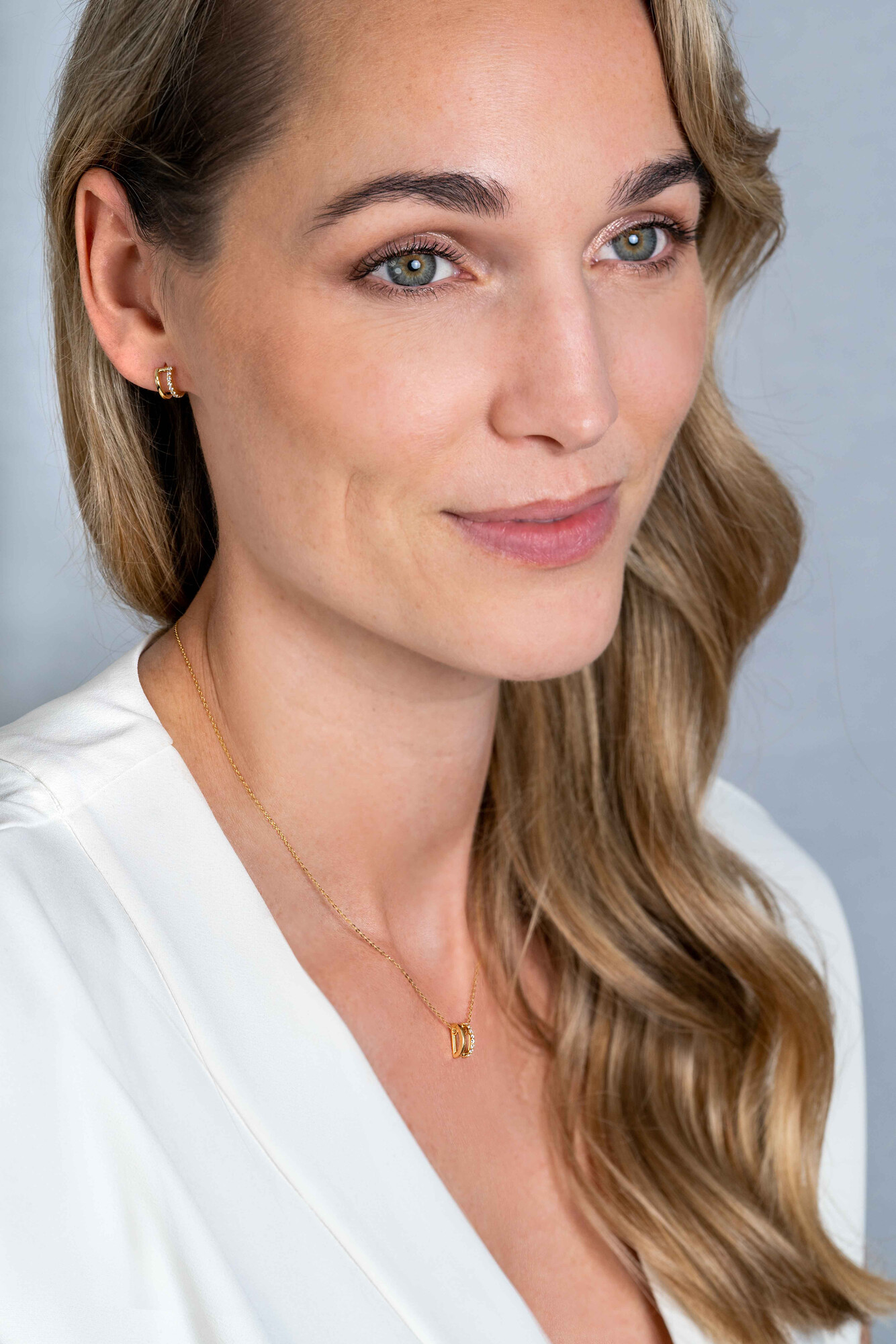 ZINZI GOLD oorstekers rond 1xglad 1xbezet met zirc