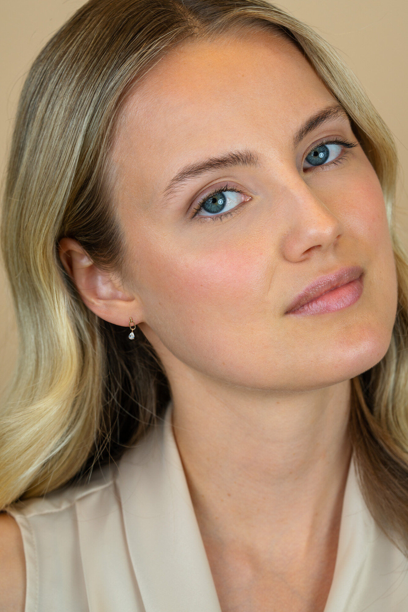 ZINZI GOLD oorstekers ovaal open met druppel zirc.