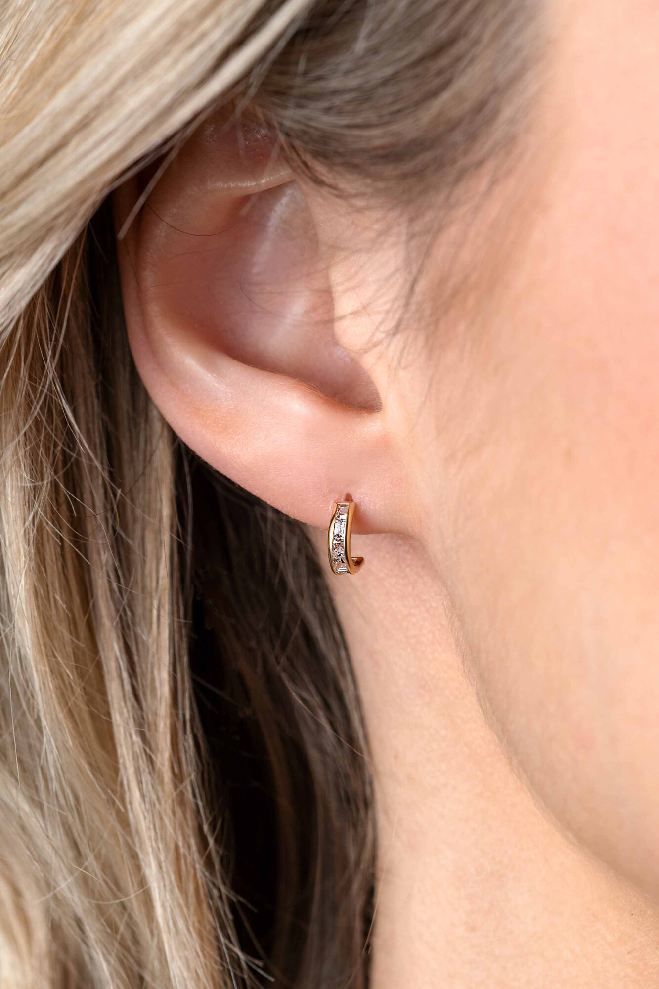 ZINZI GOLD oorstekers rond zirc.railzetting 8x2.5mm