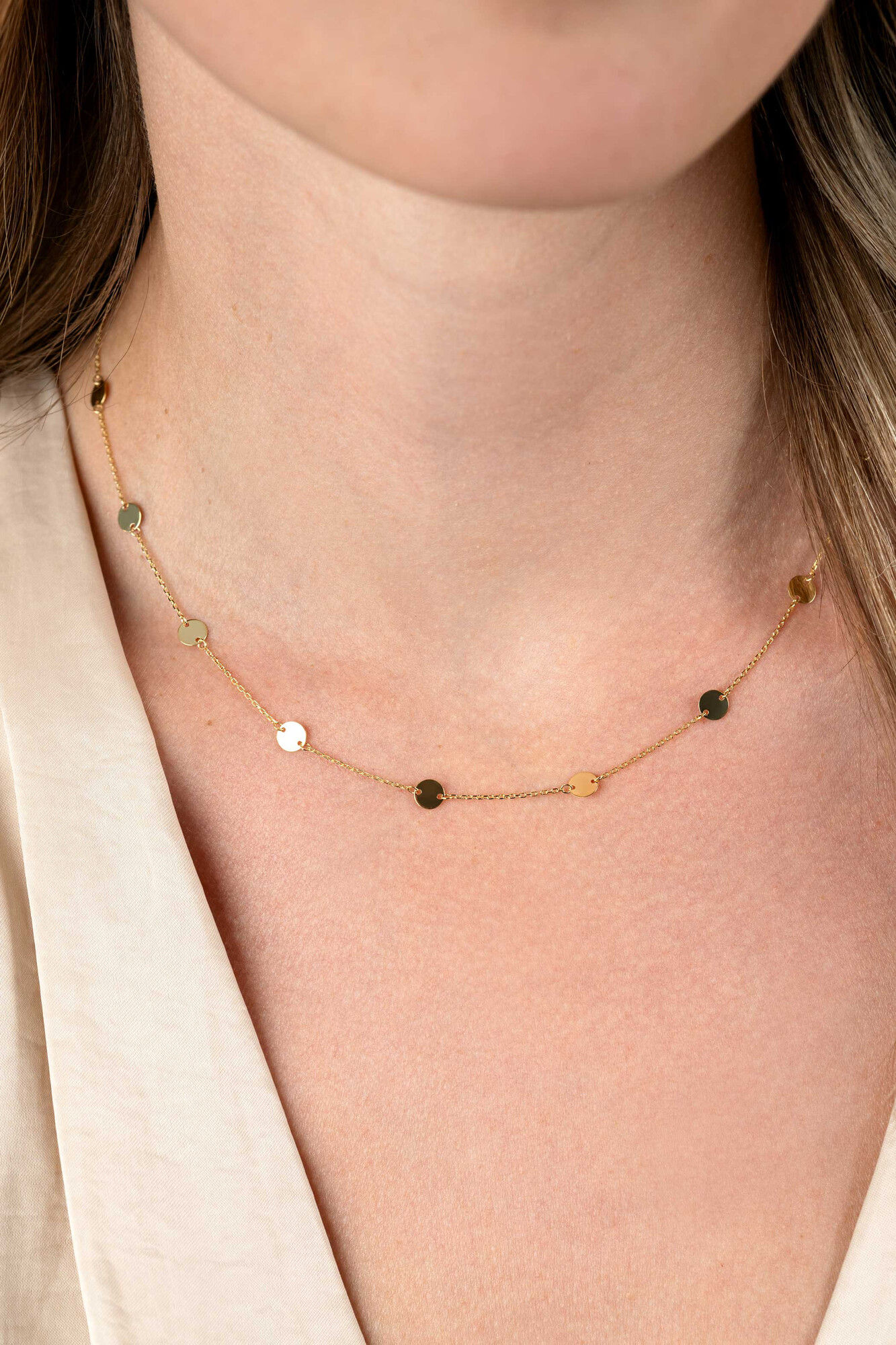 ZINZI Gold 14 Karat goldene Kette mit zarten Jasseron-Gliedern und neun runden glatten Plättchen, 5mm breit, 42-45cm ZGC503
