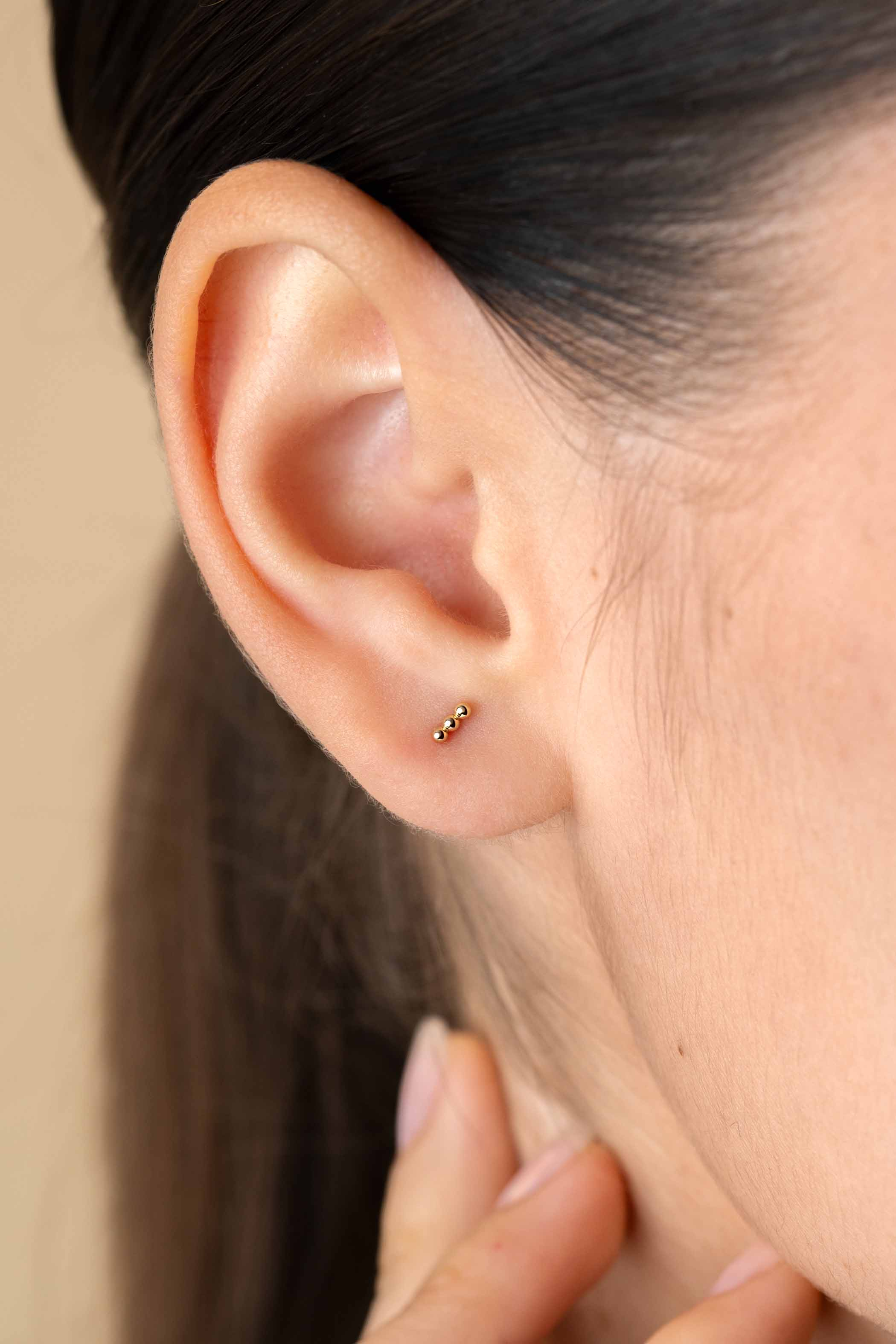 ZINZI GOLD oorknopjes staafje van 3 bolletjes