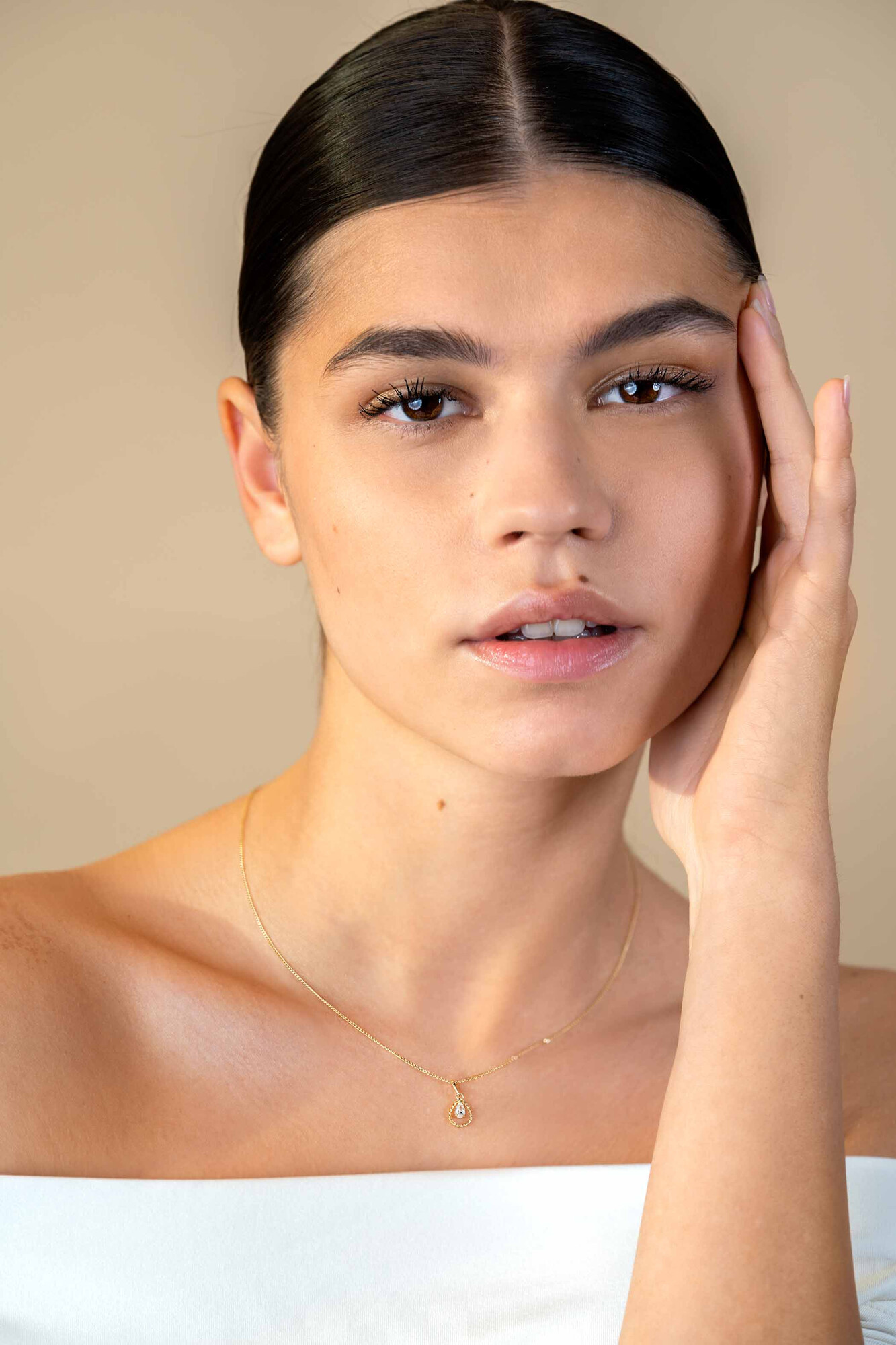 ZINZI GOLD hanger druppel gedraaid met peer zirc.