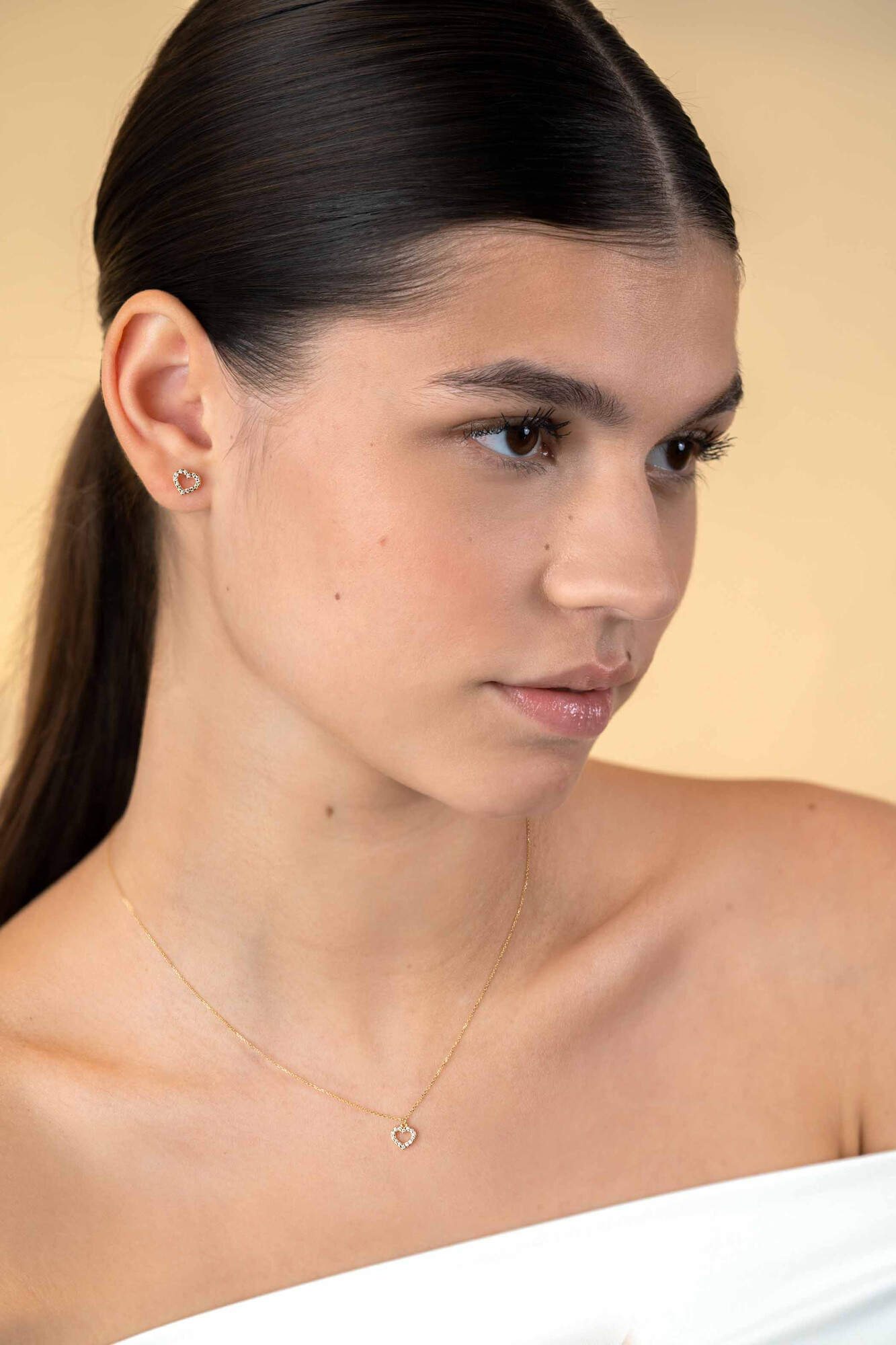 ZINZI GOLD oorknopjes open hart zirconia's