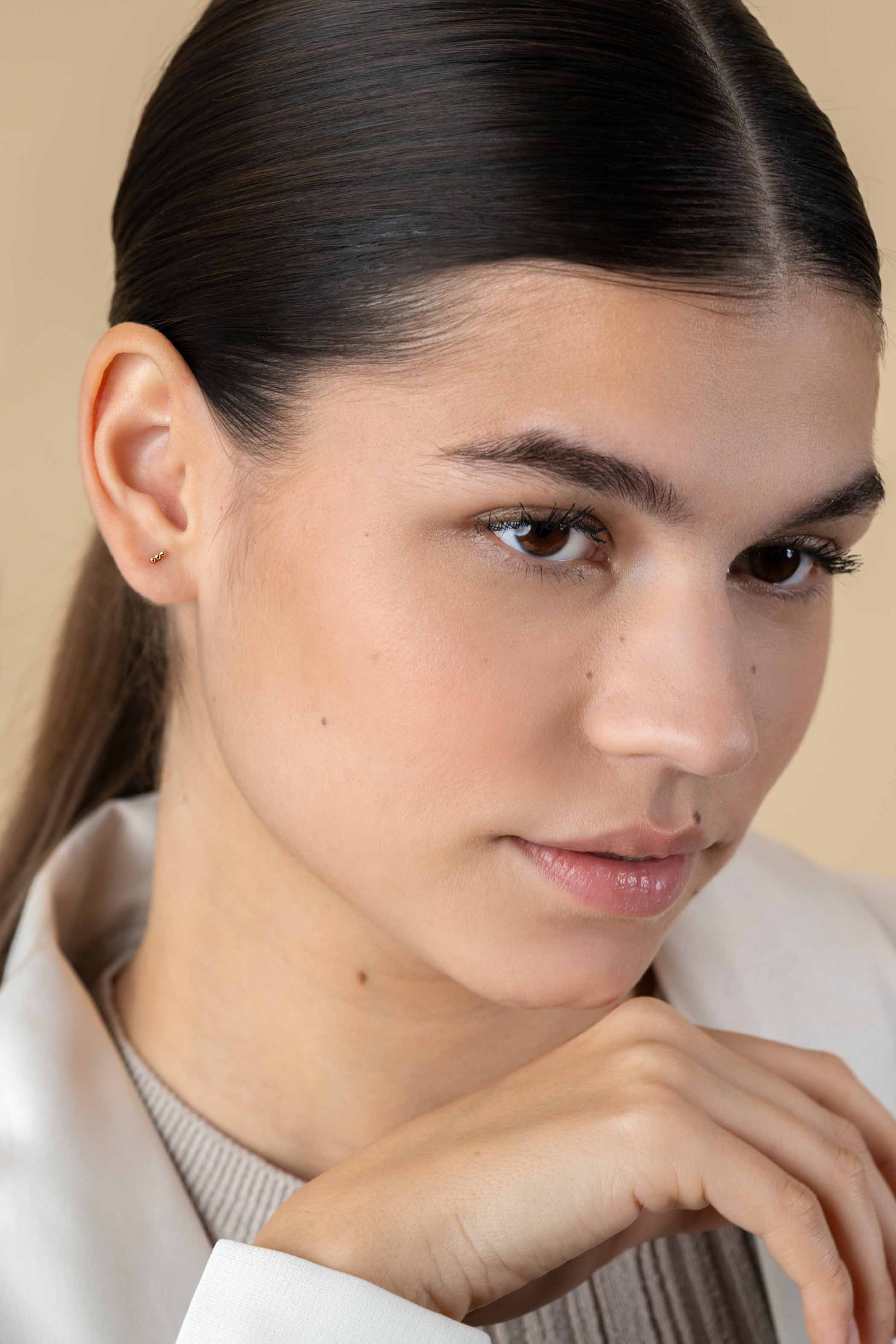 ZINZI GOLD oorknopjes staafje van 3 bolletjes