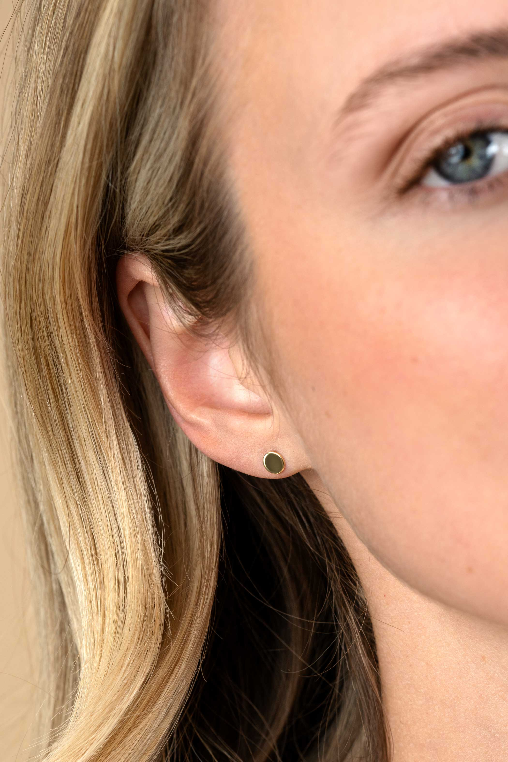 
5mm ZINZI Gold 14-karätige Goldohrstecker, glatt und rund. ZGO503