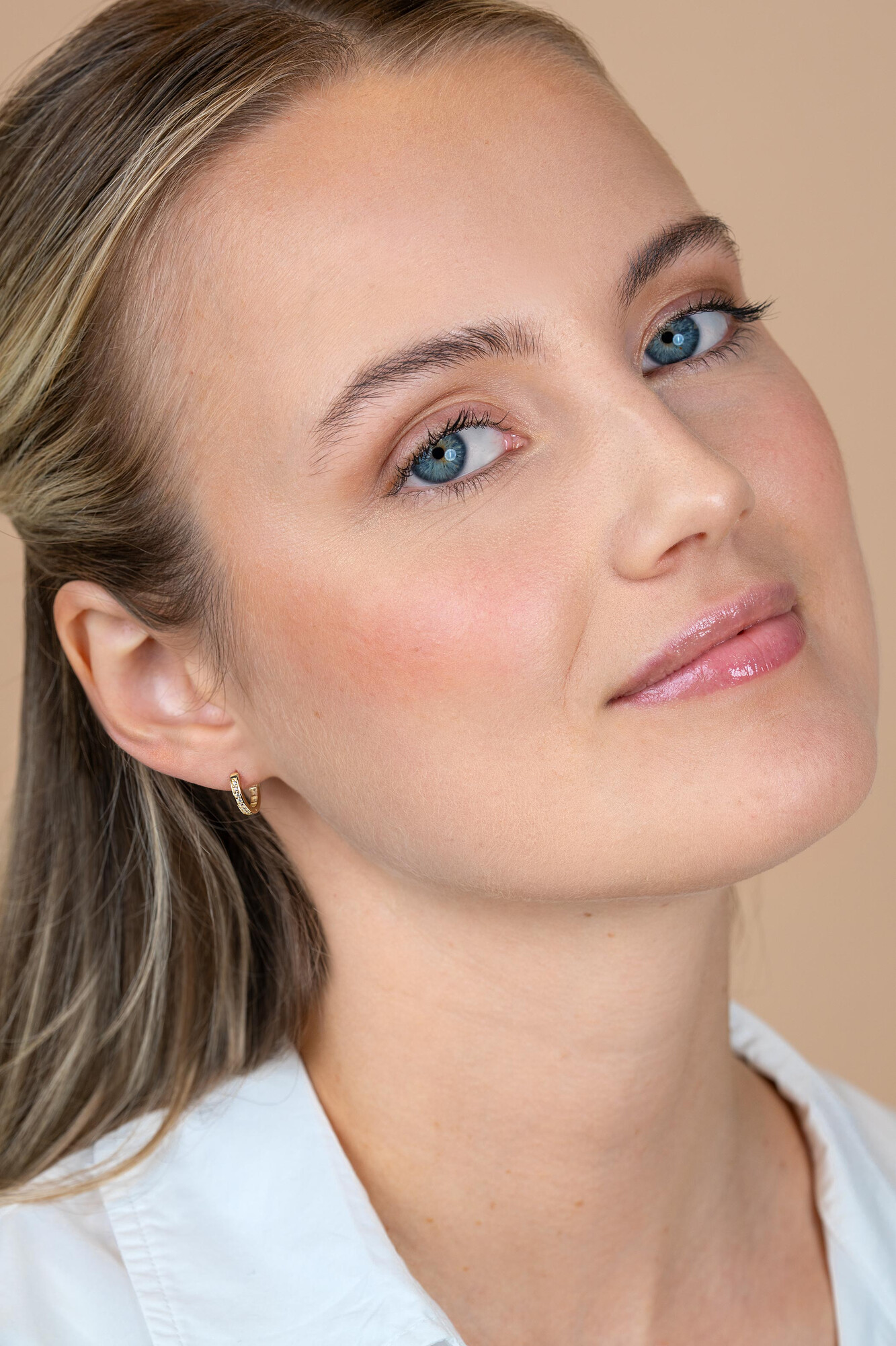 ZINZI GOLD klapcreolen geheel bezet zirc. 13x2mm