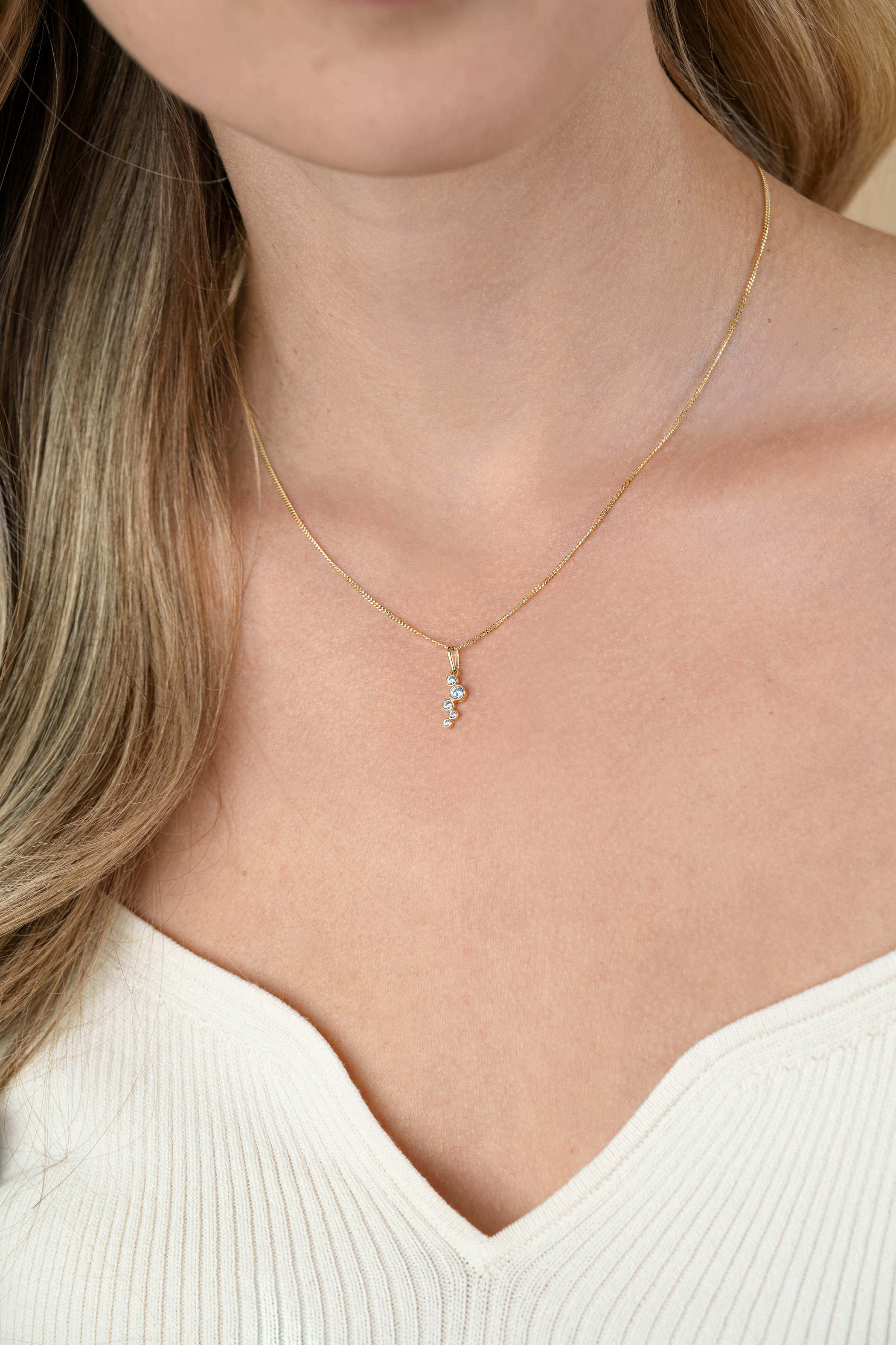 17mm ZINZI Gold 14kt goldener Anhänger mit runden Fassungen, besetzt mit weißen Zirkonias ZGH513 (ohne Kette)