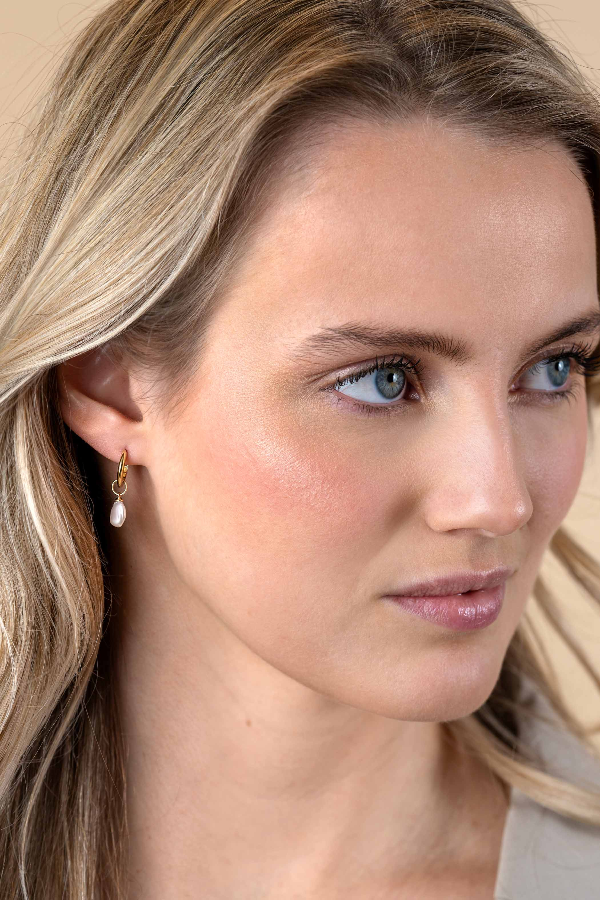 ZINZI GOLD oorbedels zoetwaterparel 6,5mm