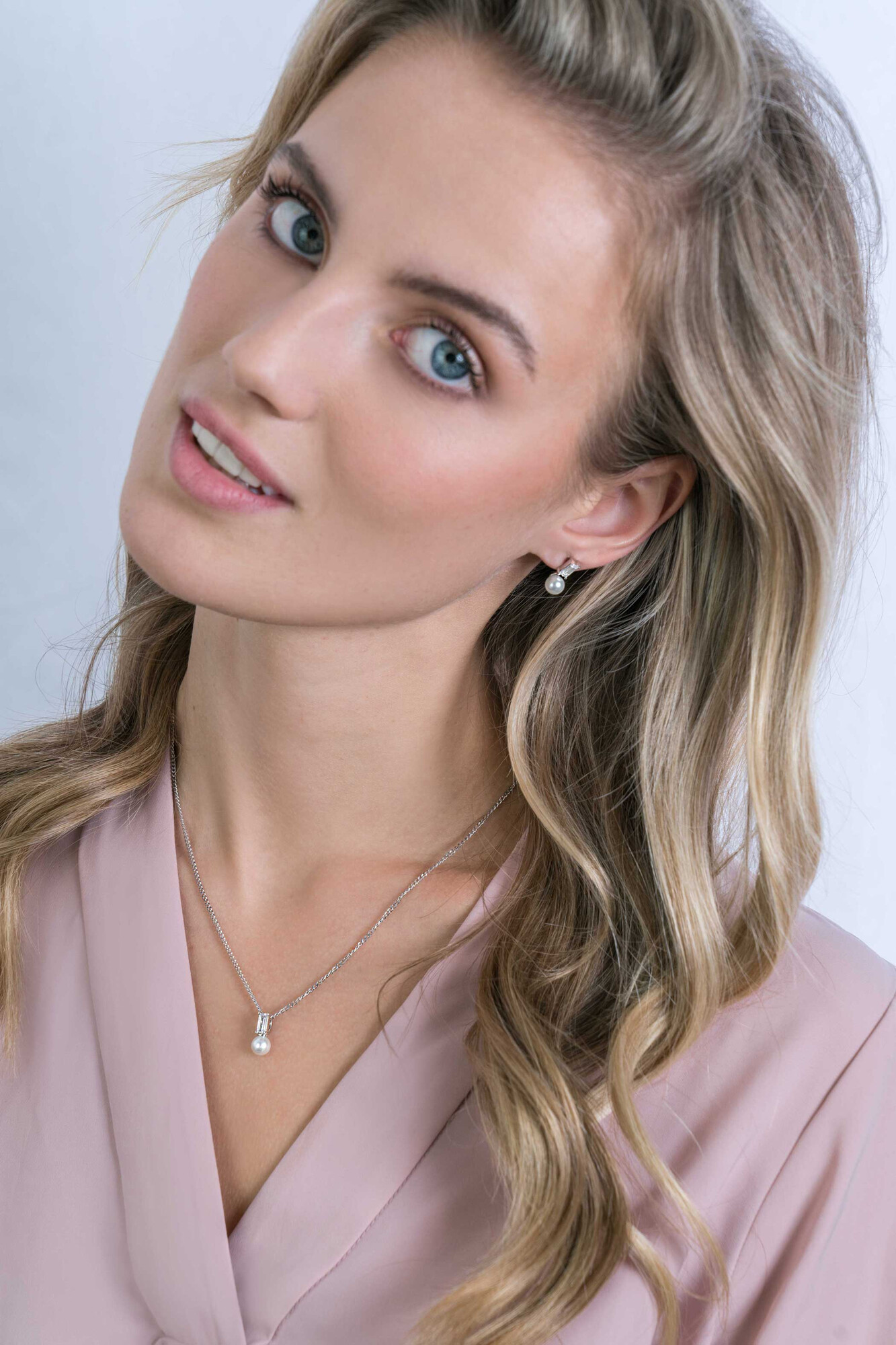 ZINZI silberner  weißer Perlenanhänger mit weißem Zirkonia im Baguetteschliff ZIH2135