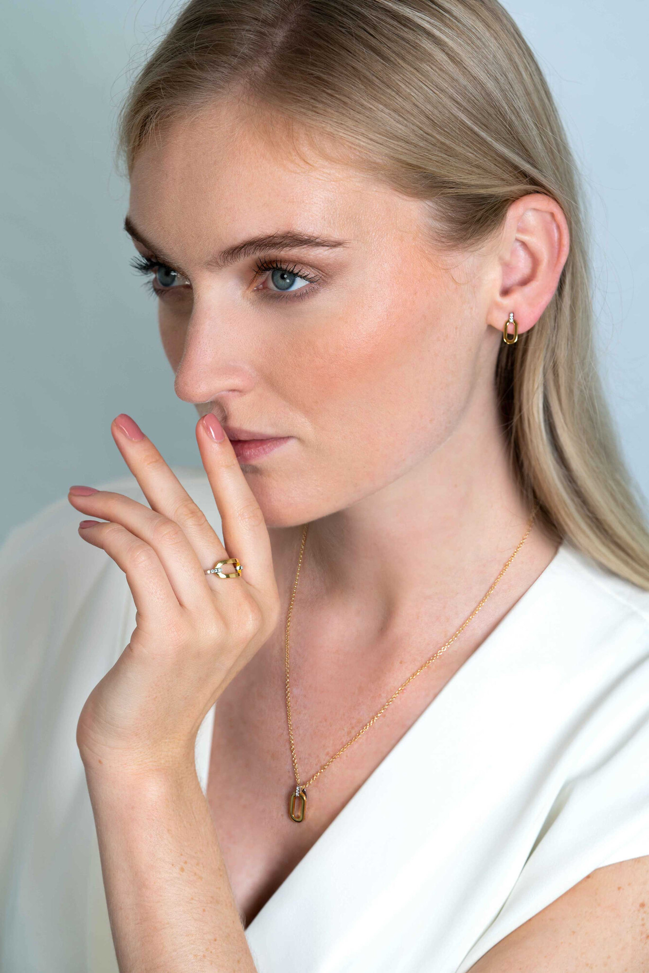 ZINZI silberner Ring Ovalform mit weißen Zirkonias ZIR2248