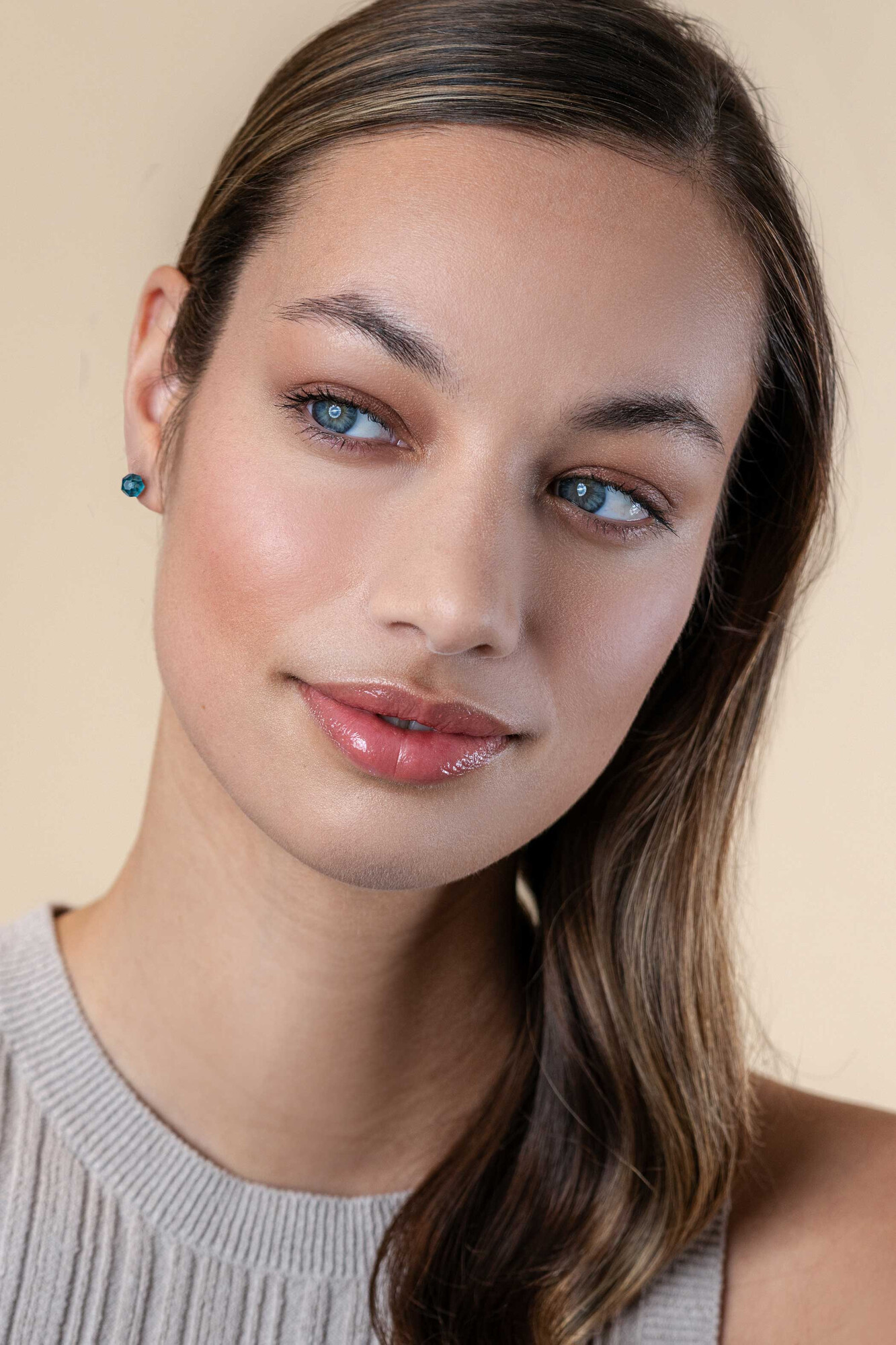 ZINZI zlv. oorknoppen blauwe bead