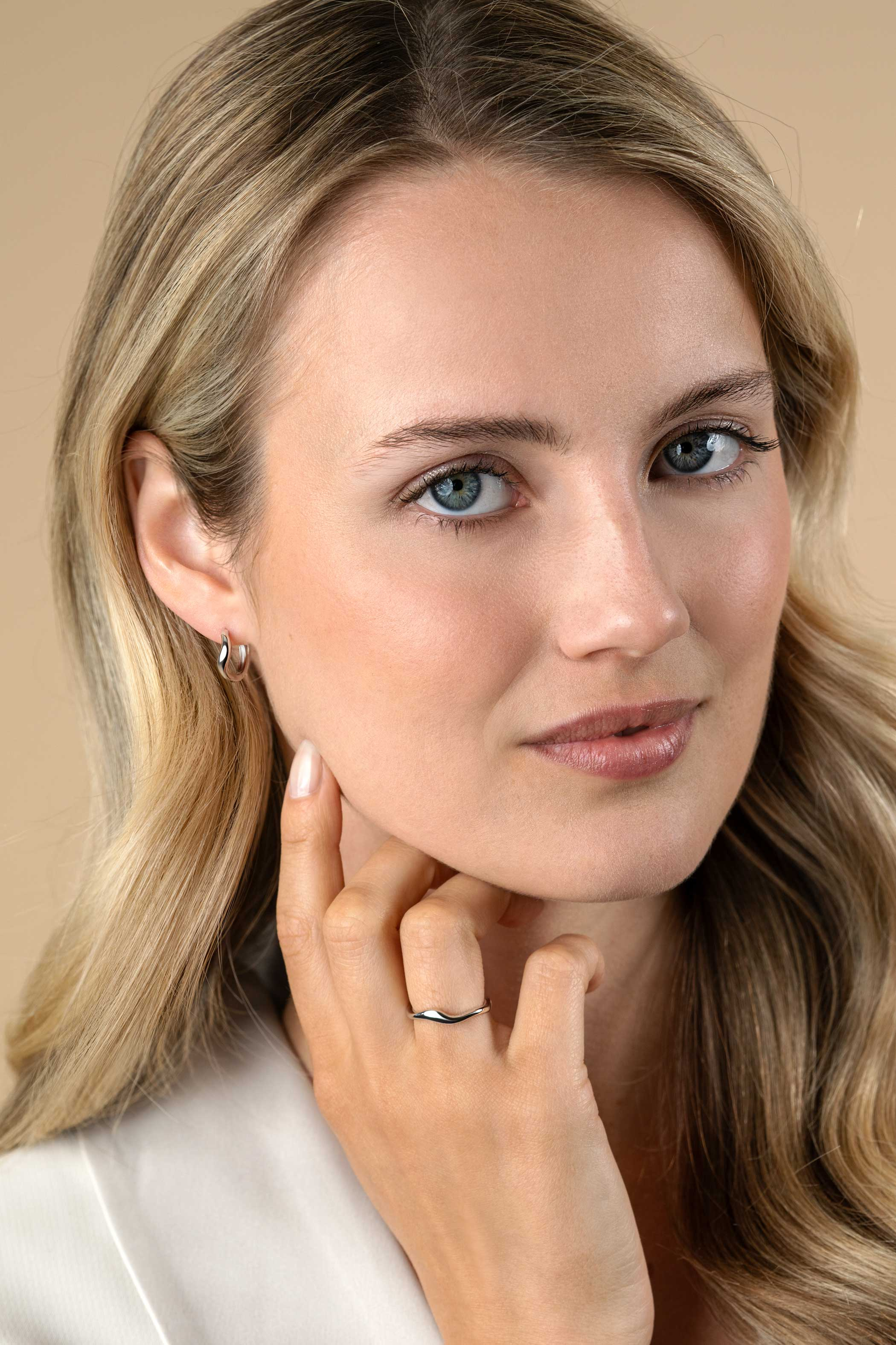 15mm ZINZI Silber Creolen organisch geformt mit Luxus-Schnappverschluss ZIO2627