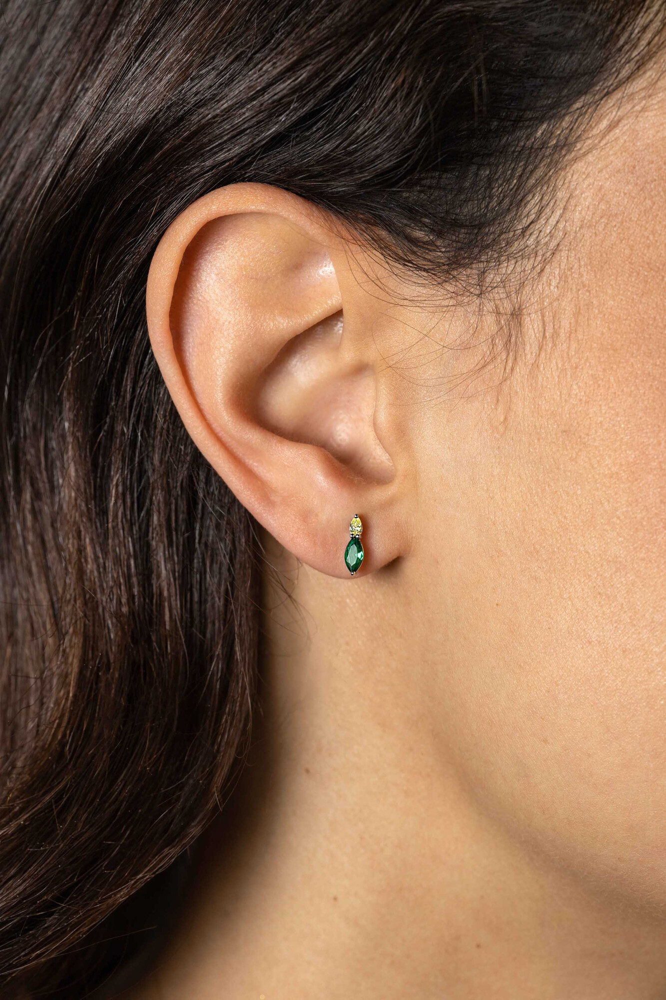 ZINZI zlv. oorknopjes groen en gele zirconia's