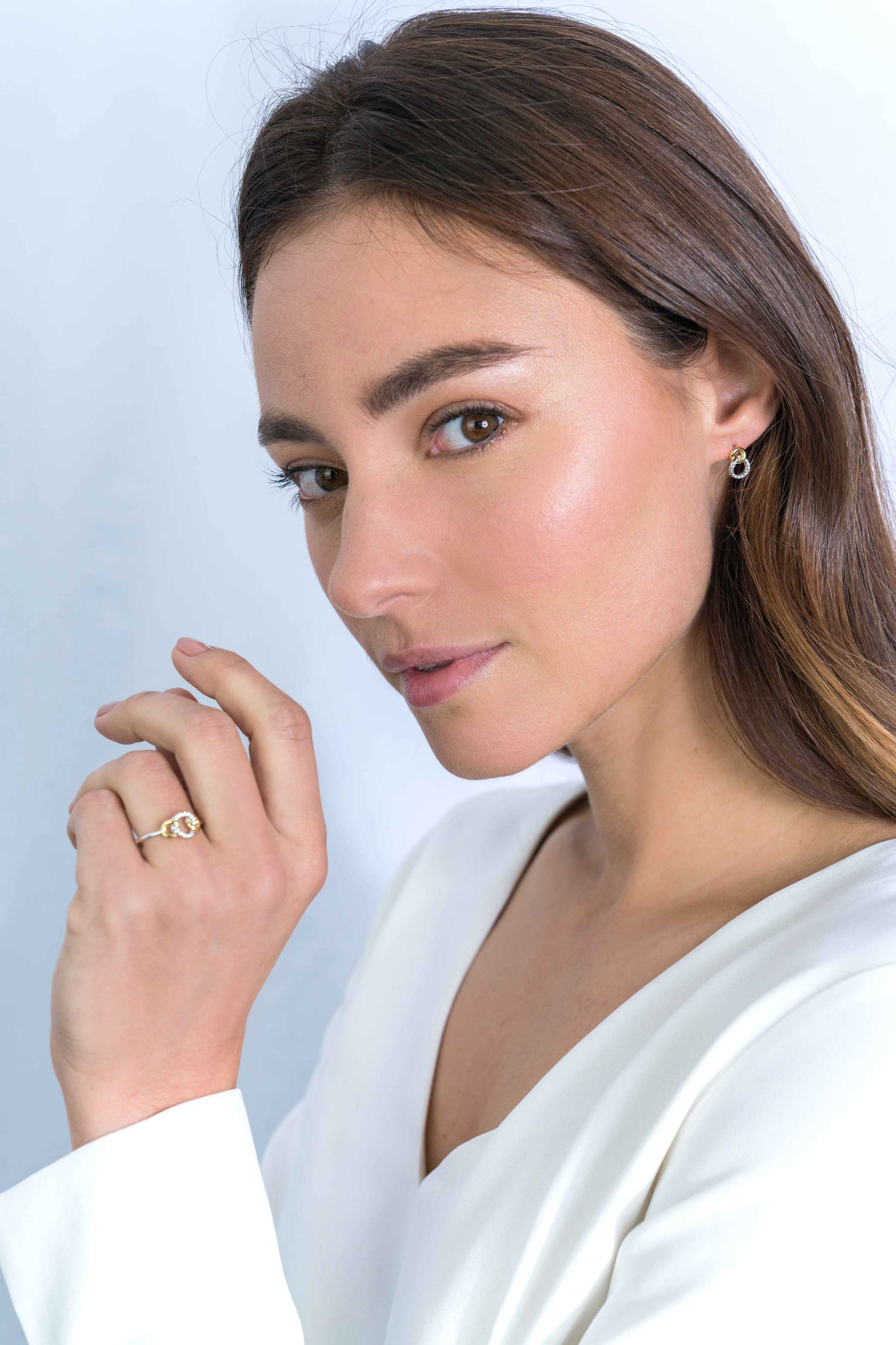 ZINZI silberner zweifarbiger Ring 3 verbundene Kreise weiß ZIR2045Y