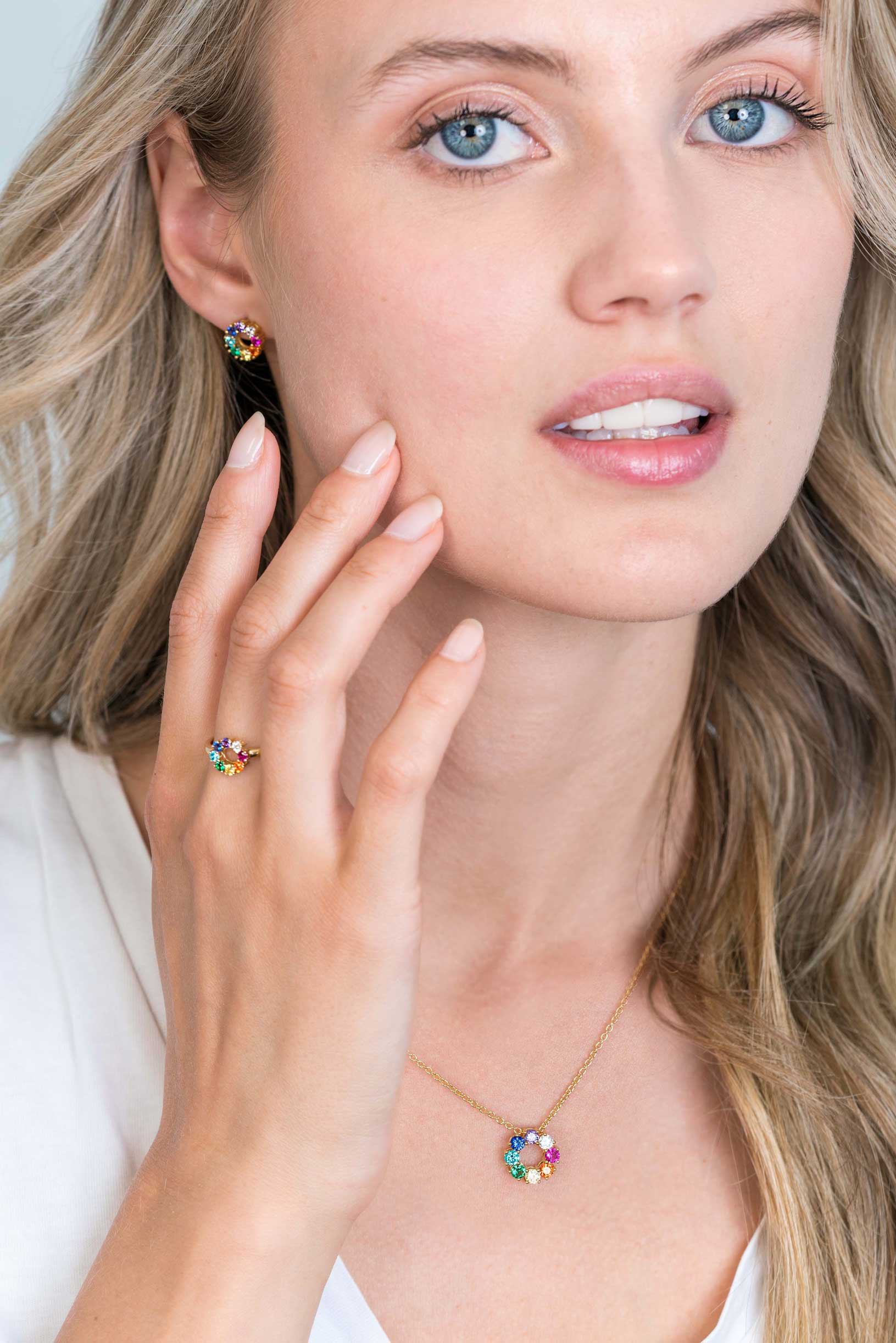 ZINZI silberne Ohrstecker 14K gelb vergoldet 10mm besetzt regenbogen ZIO2172