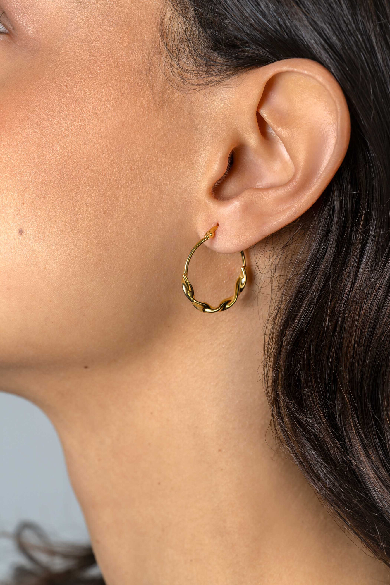 ZINZI * zlv. oorringen half grdraaid 25x3mm