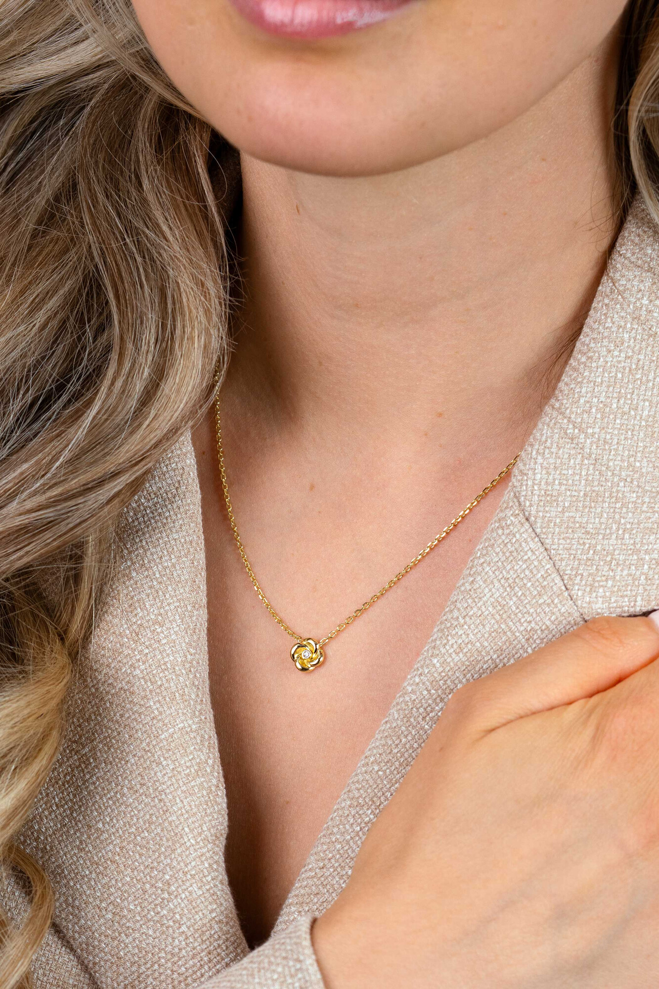 ZINZI zlv. collier gg.verg. roos hangertje en zirconia