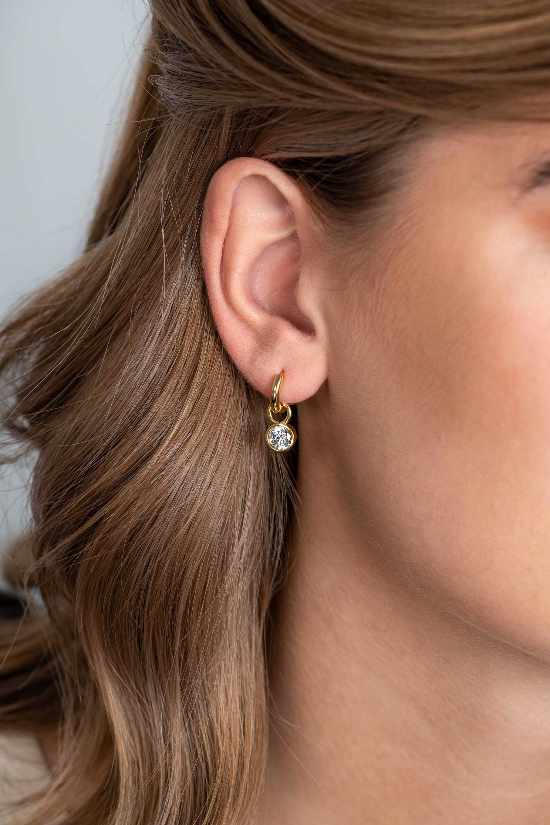 ZINZI silberne Ohrhänger 14K gelbvergoldet 7mm rund  weiß ZICH1486Y