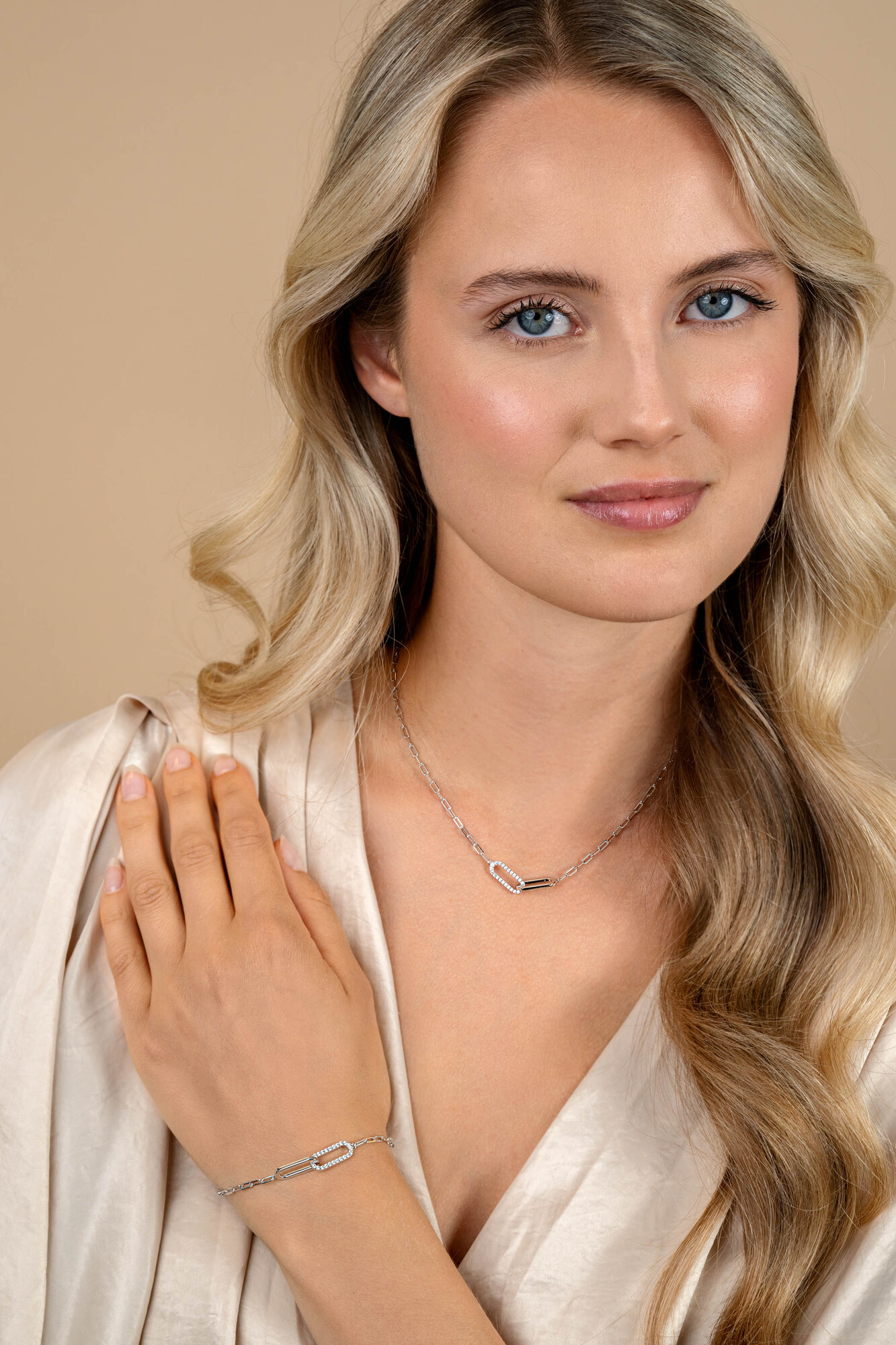 ZINZI Silber Paperclip-Armband mit zwei verbundenen ovalen Gliedern, besetzt mit weißen Zirkonias, 17-20 cm ZIA2690