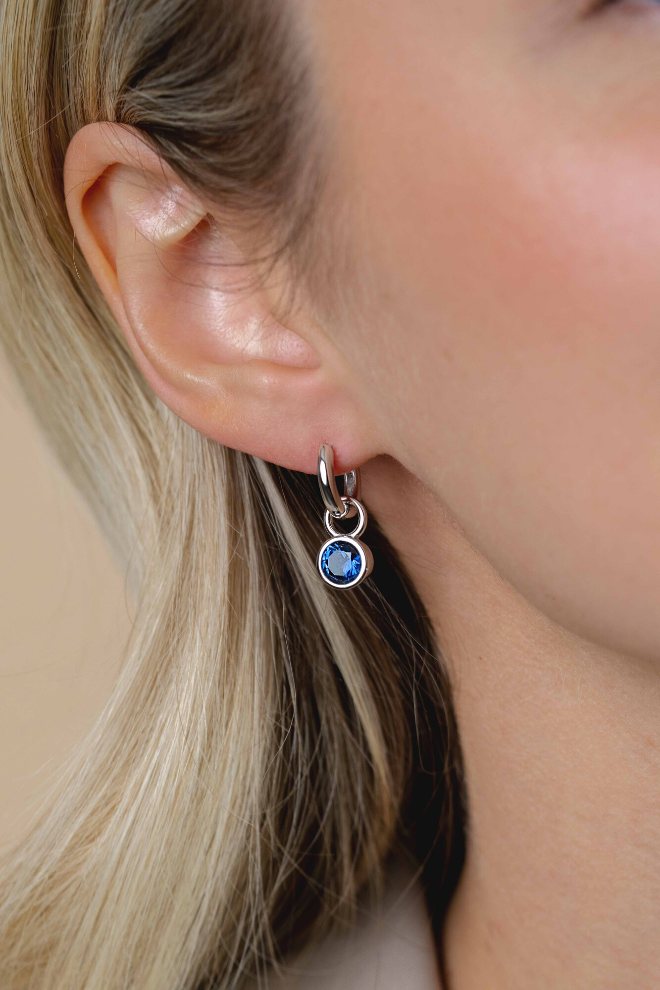 ZINZI silberne Ohrhänger 7mm rund dunkelblau ZICH1486DB