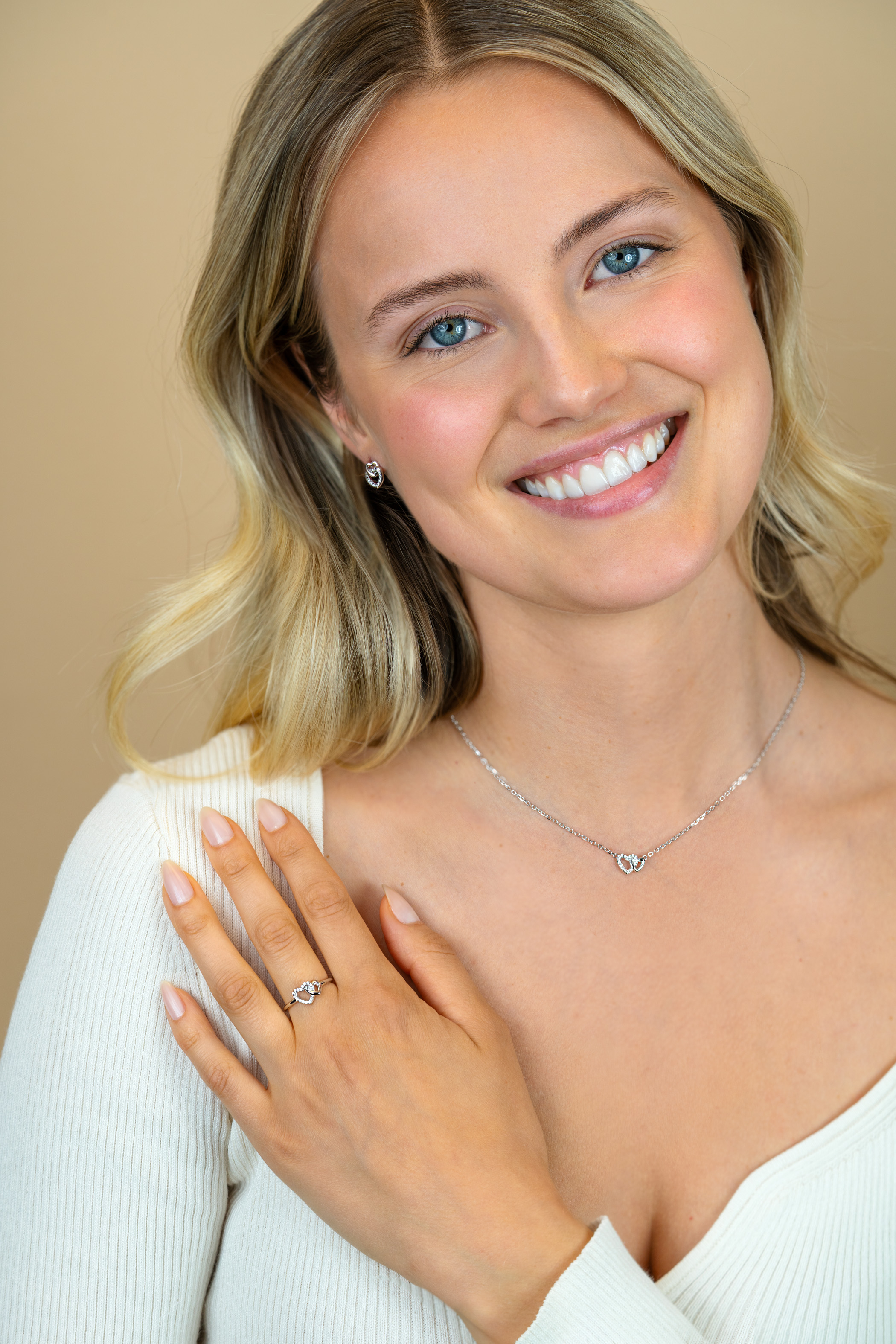 ZINZI zlv. oorknopjes 2 harten in elkaar 1x met zirc.