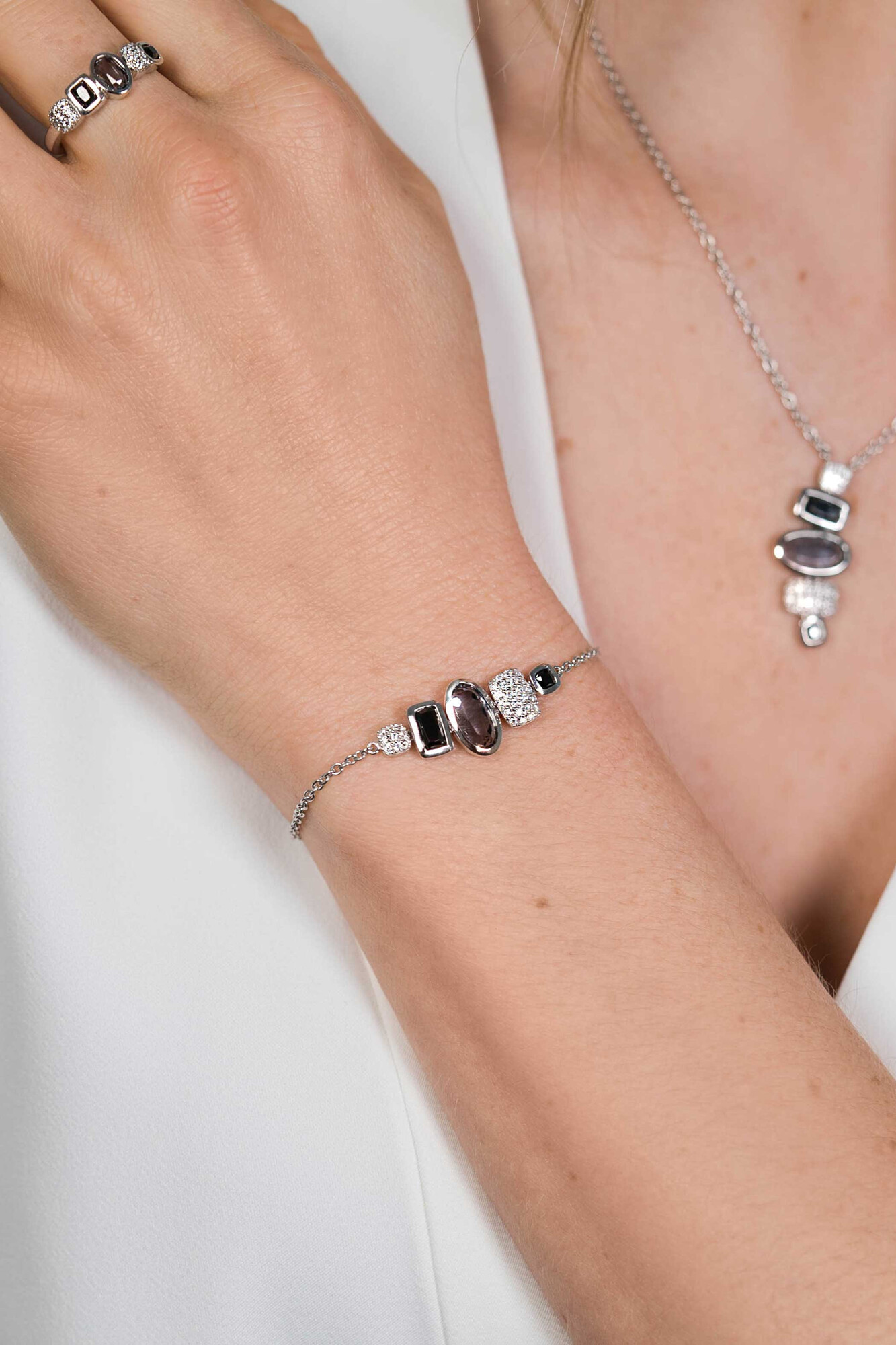 ZINZI silbernes Fantasie Armband mit grauen und schwarzen Farbsteine und  weiße Zirkonias 18-21cm ZIA1944