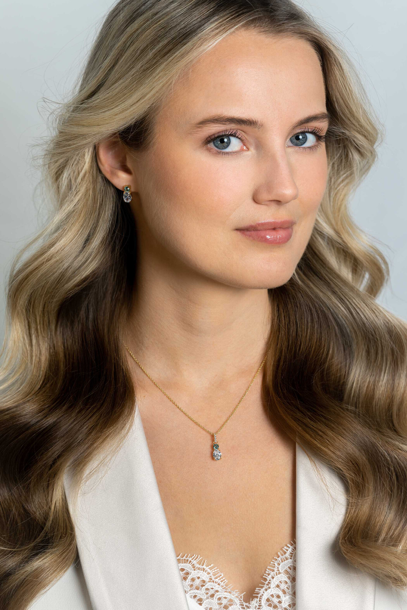 ZINZI zlv. hanger gg.verg. blauw en ovaal zirconia