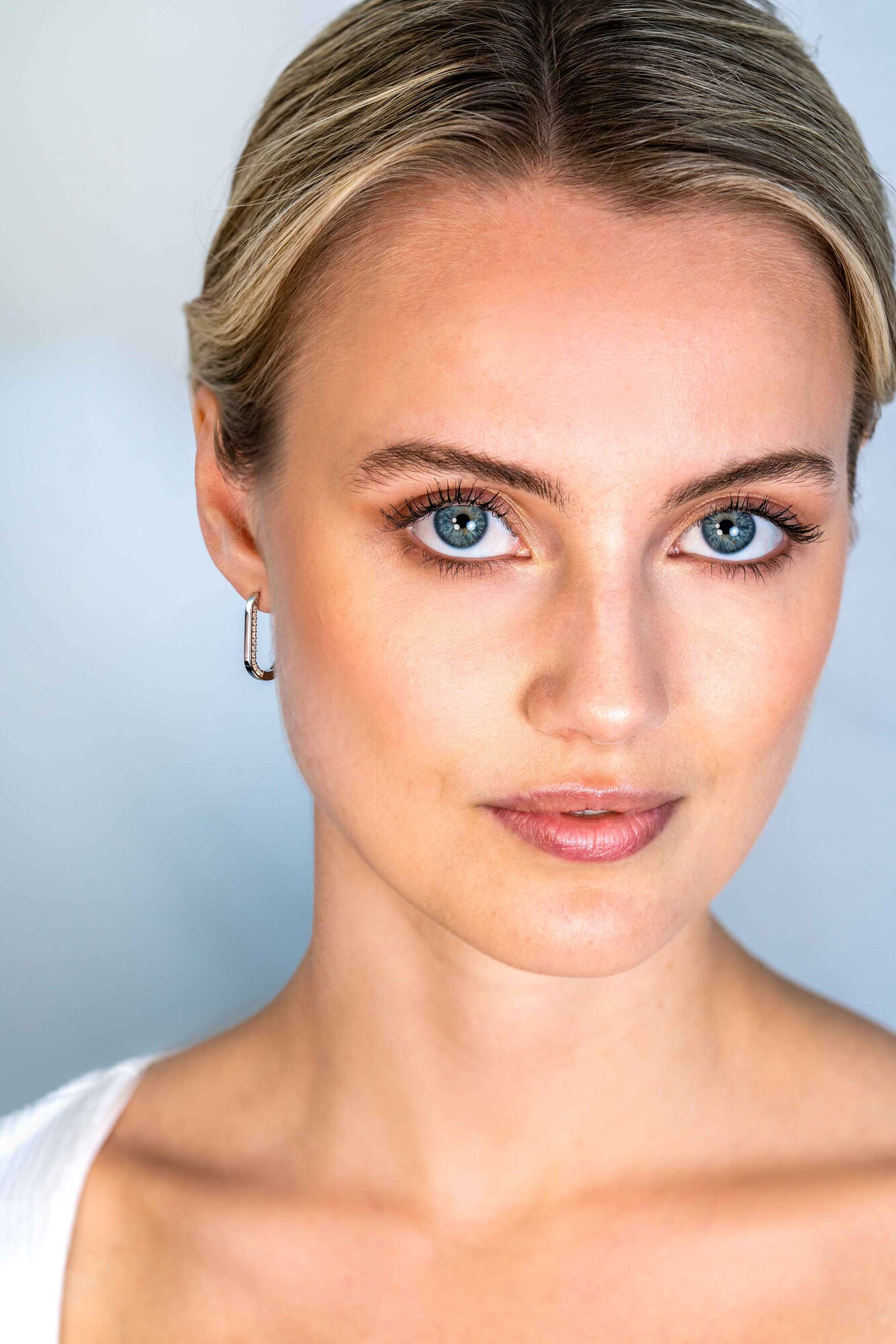 ZINZI * zlv. klapcreolen ovaal zirconia's 20x2.5mm